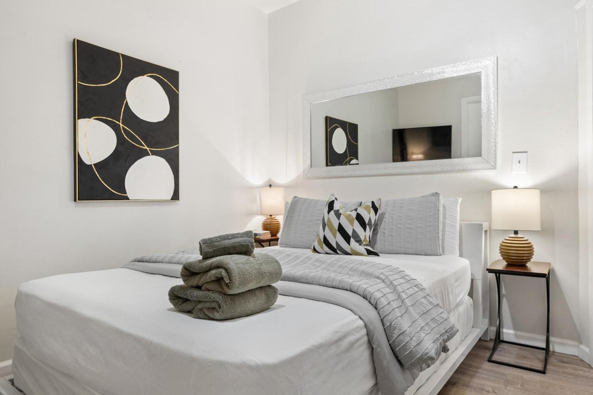 Lovely 2bed And 2bath With Unbeatable Location Apartment