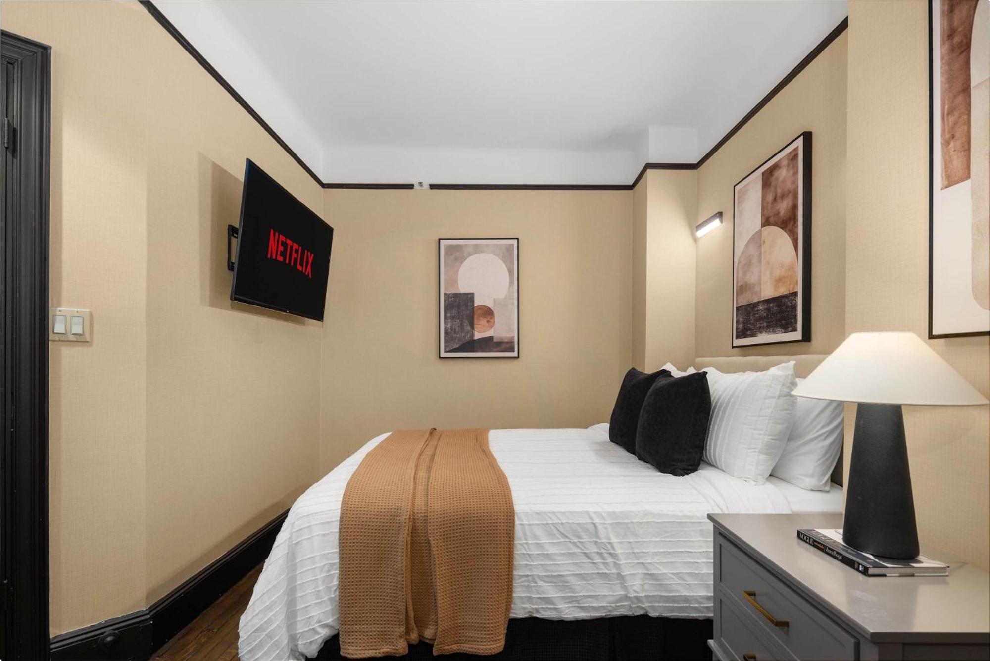 Stunning In The Heart Of Gym Apartment