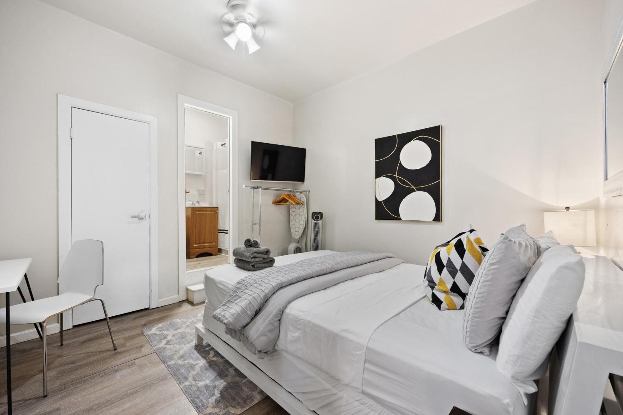 Lovely 2bed And 2bath With Unbeatable Location Apartment