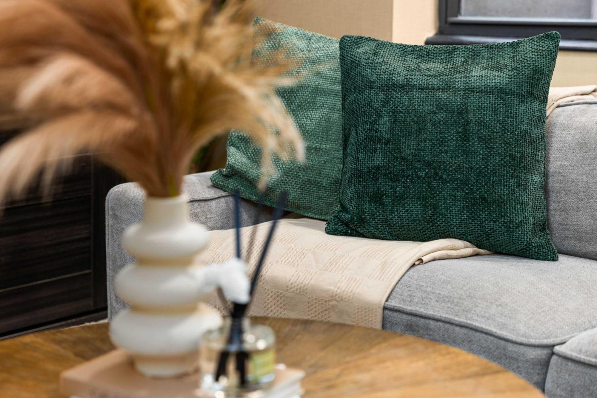 Stunning In The Heart Of Gym Apartment