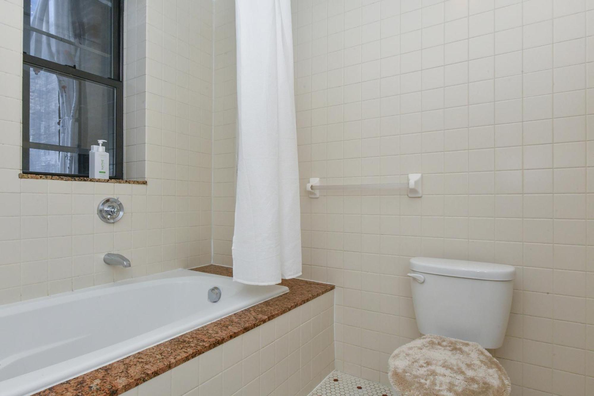 Luxury 3 Bedroom Retreat In Downtown Manhattan Apartment