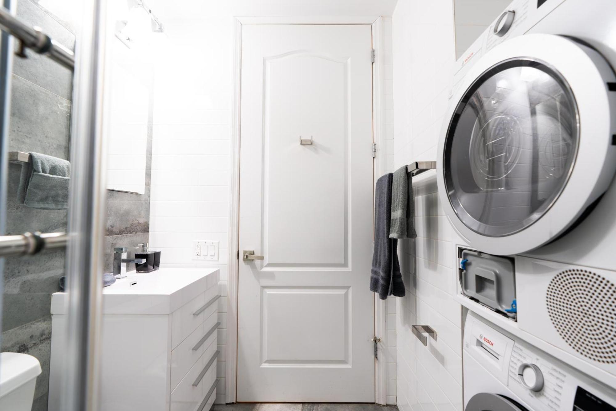 Modern By Park - 3 Br Apartment *