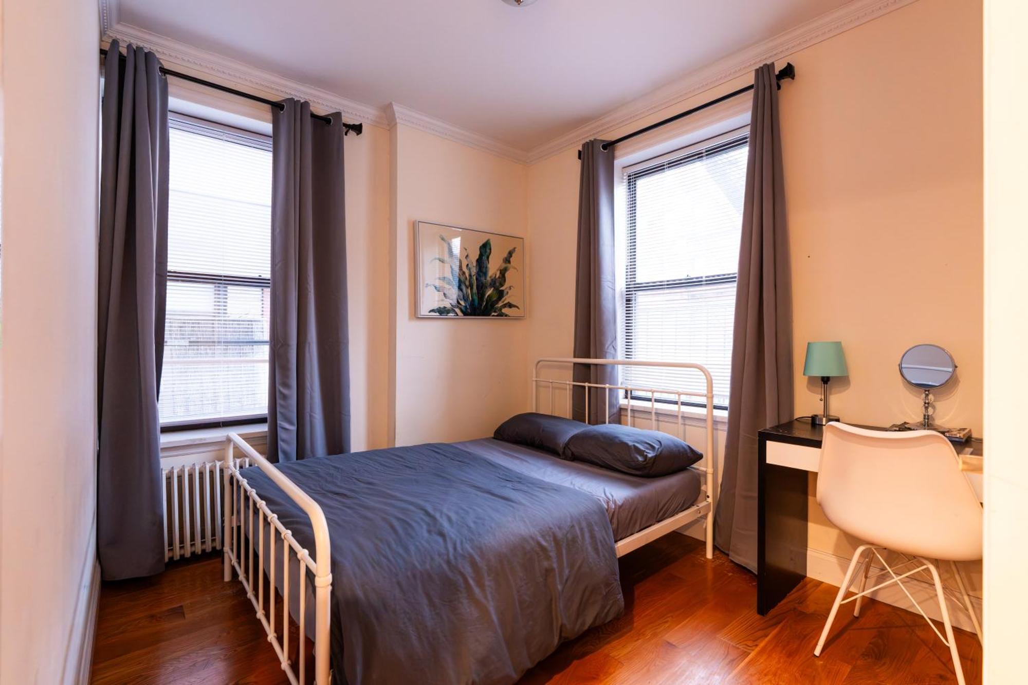 Modern By Park - 3 Br Apartment *