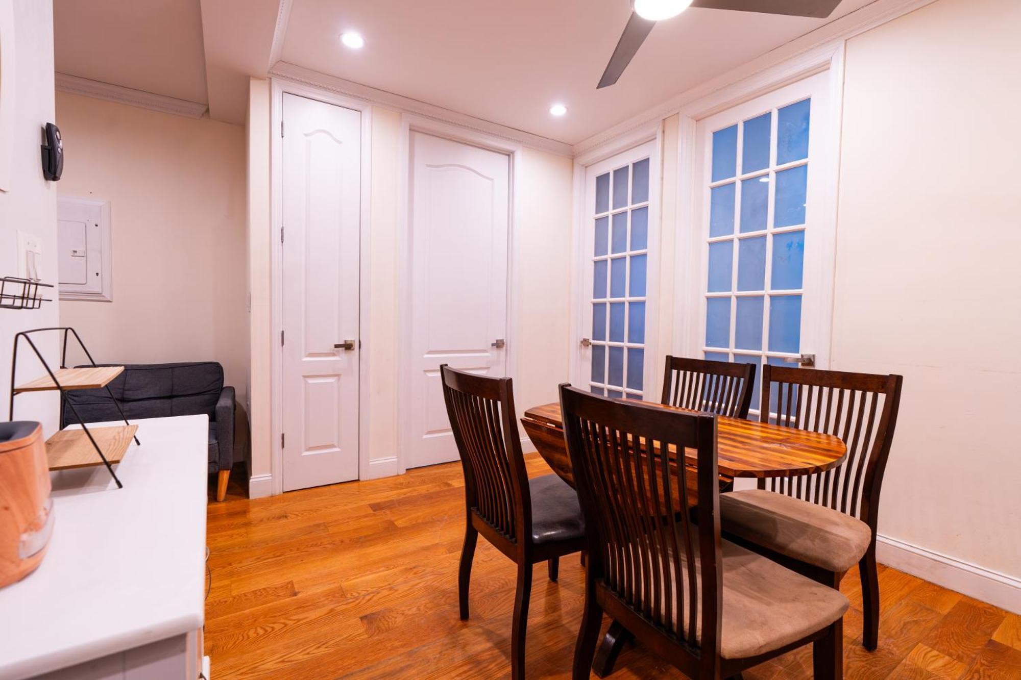 Modern By Park - 3 Br New York