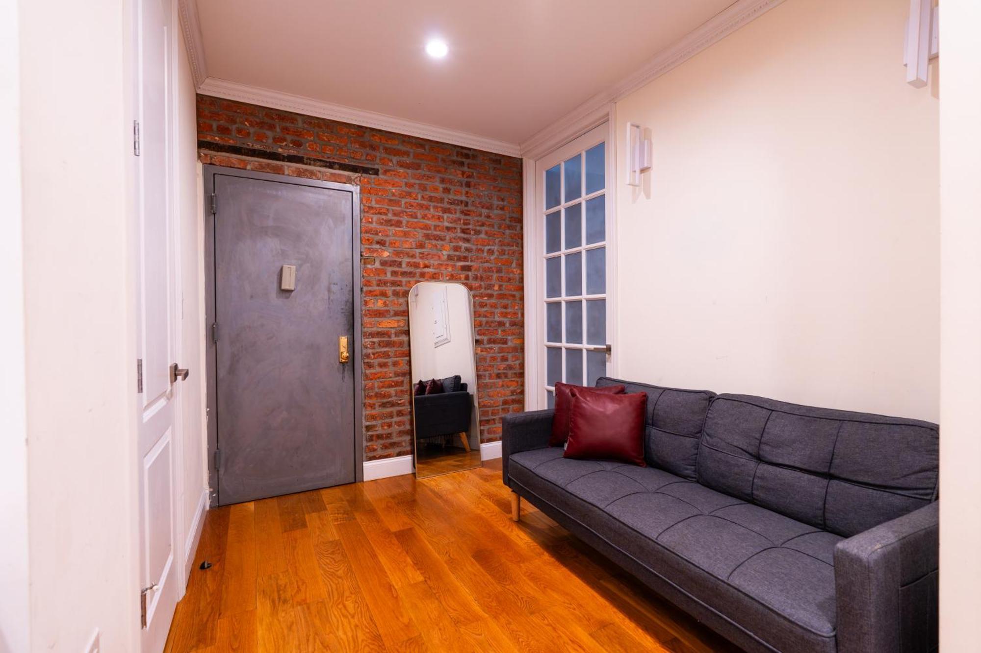 Modern By Park - 3 Br Apartment