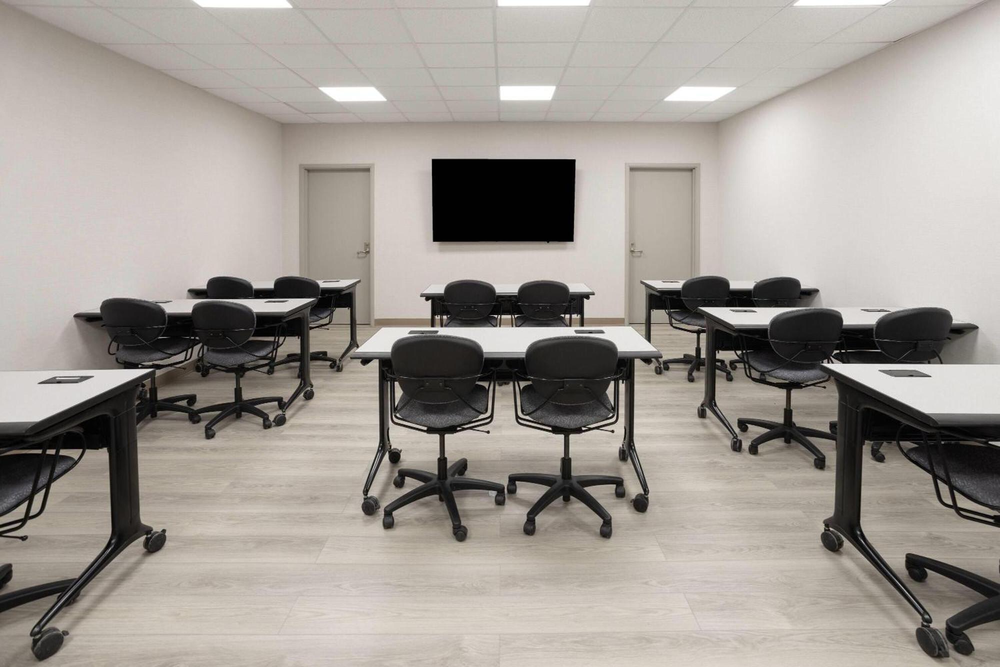 La Quinta & By Wyndham Queens Nyc Jfk Airtrain Hotel 2*