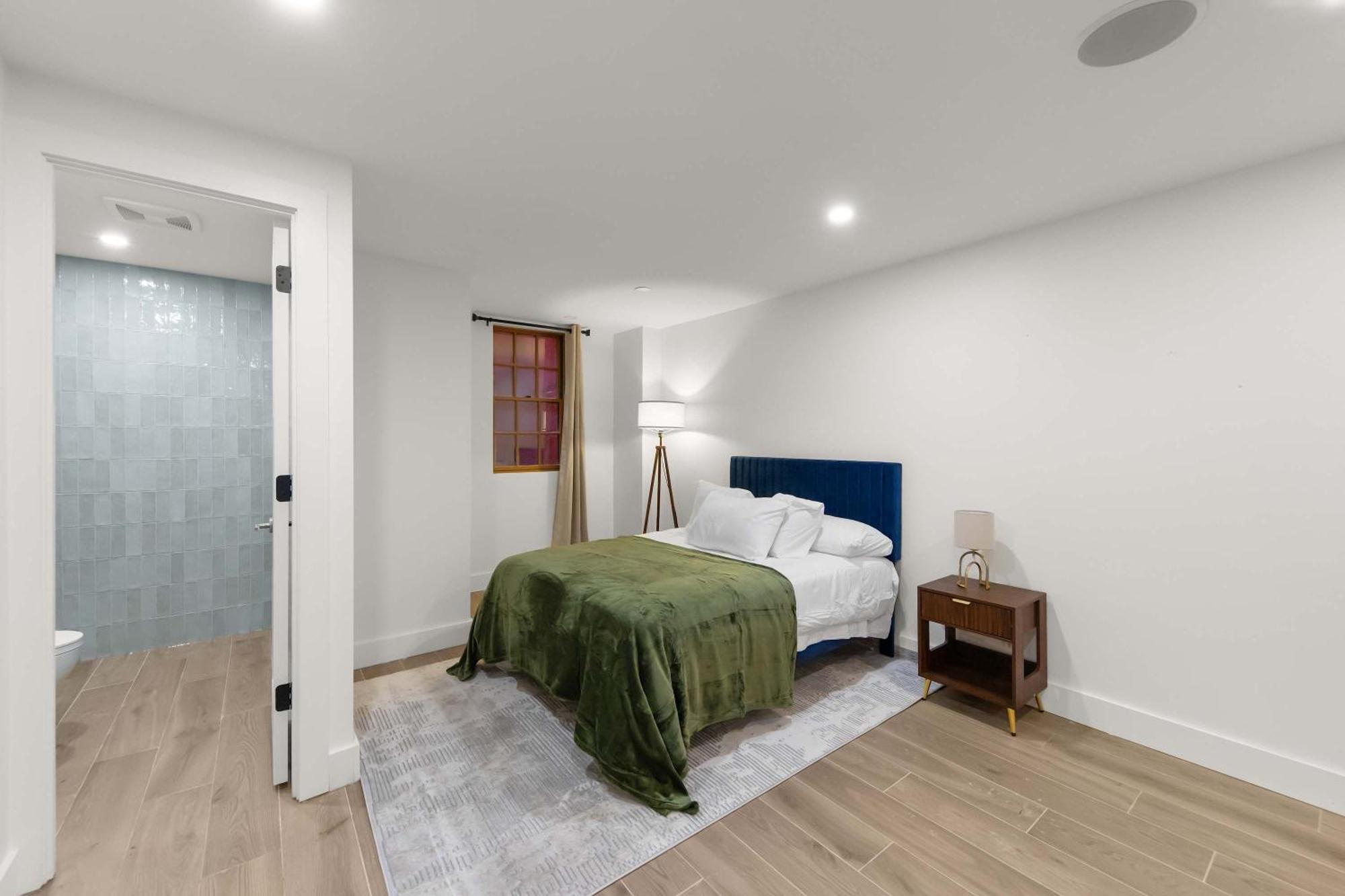 10-1 Stylish Townhouse Oasis In Greenpoint Holiday home New York