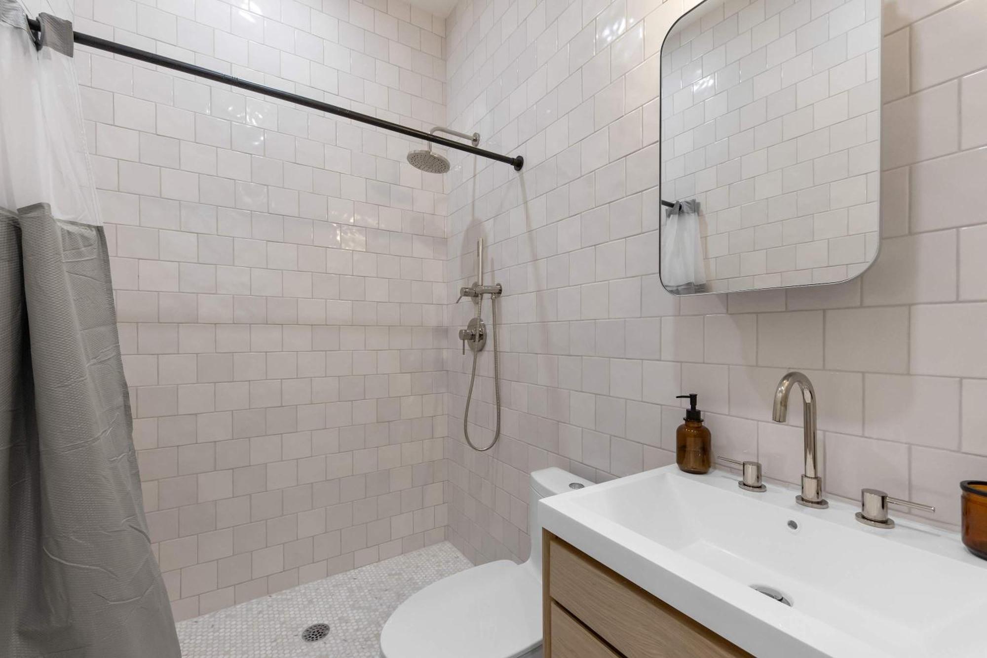 Holiday home 10-1 Stylish Townhouse Oasis In Greenpoint