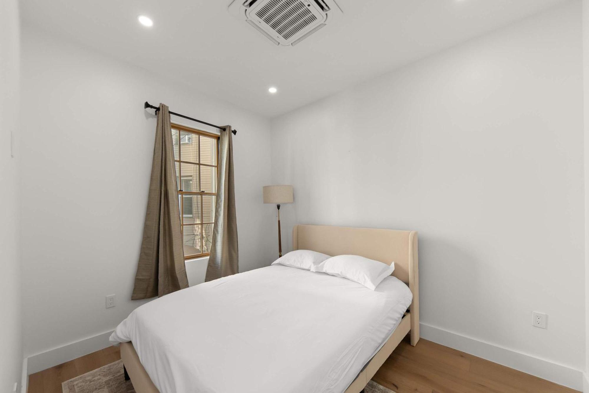 Holiday home 10-1 Stylish Townhouse Oasis In Greenpoint *