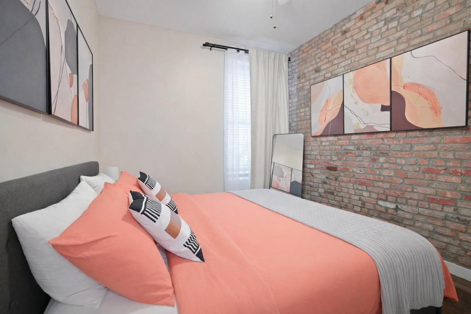 3 Bd Idyllic Haven Next To Park New York