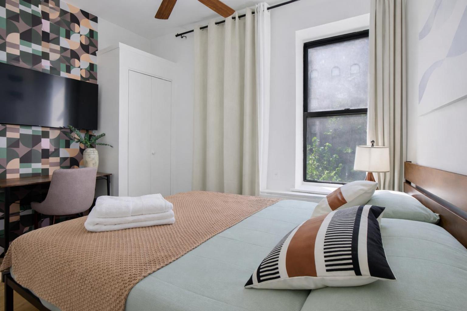 2 Bd Tranquil Unit Close To Park Apartment