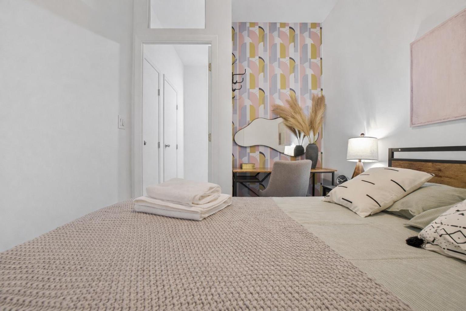 2 Bd Tranquil Unit Close To Park *