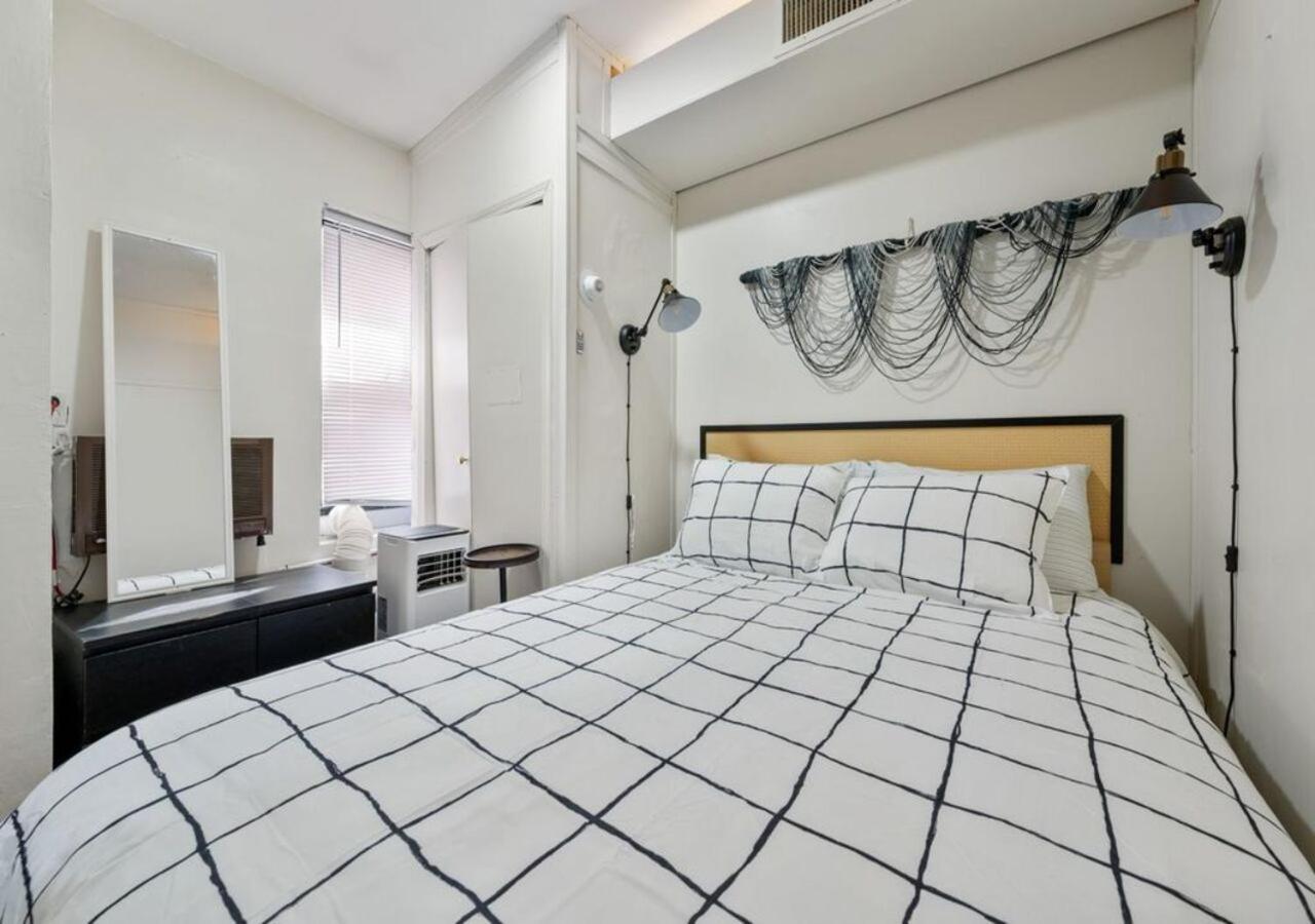 Apartment Three Bedroom In Midtown West , June To Aug 90 Days Required New York