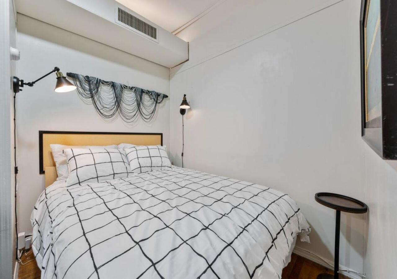 Three Bedroom In Midtown West , June To Aug 90 Days Required Apartment