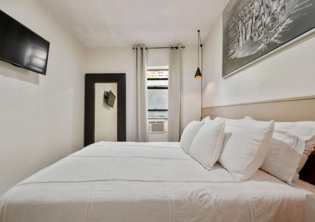 Three Bedroom In Midtown West , June To Aug 90 Days Required New York