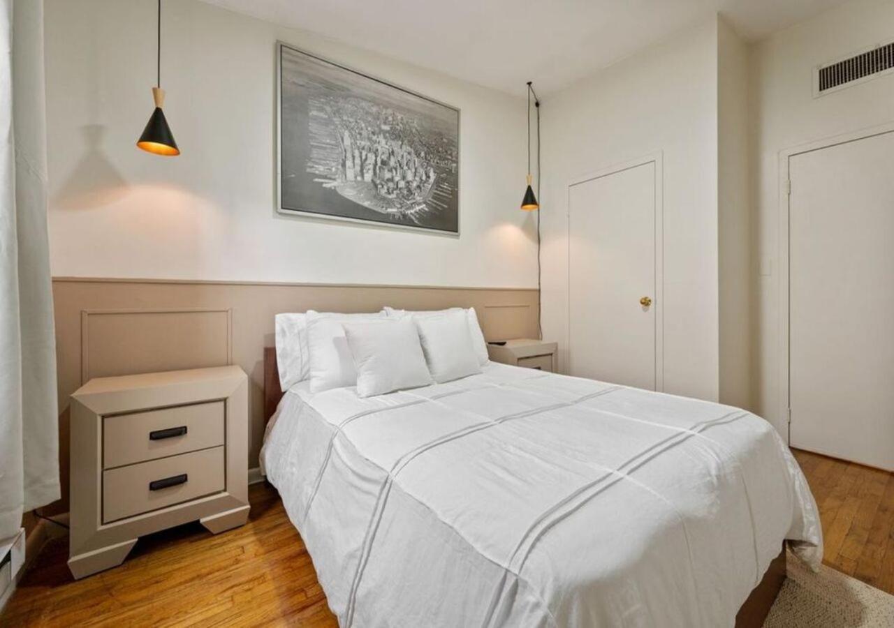 Three Bedroom In Midtown West , June To Aug 90 Days Required Apartment *