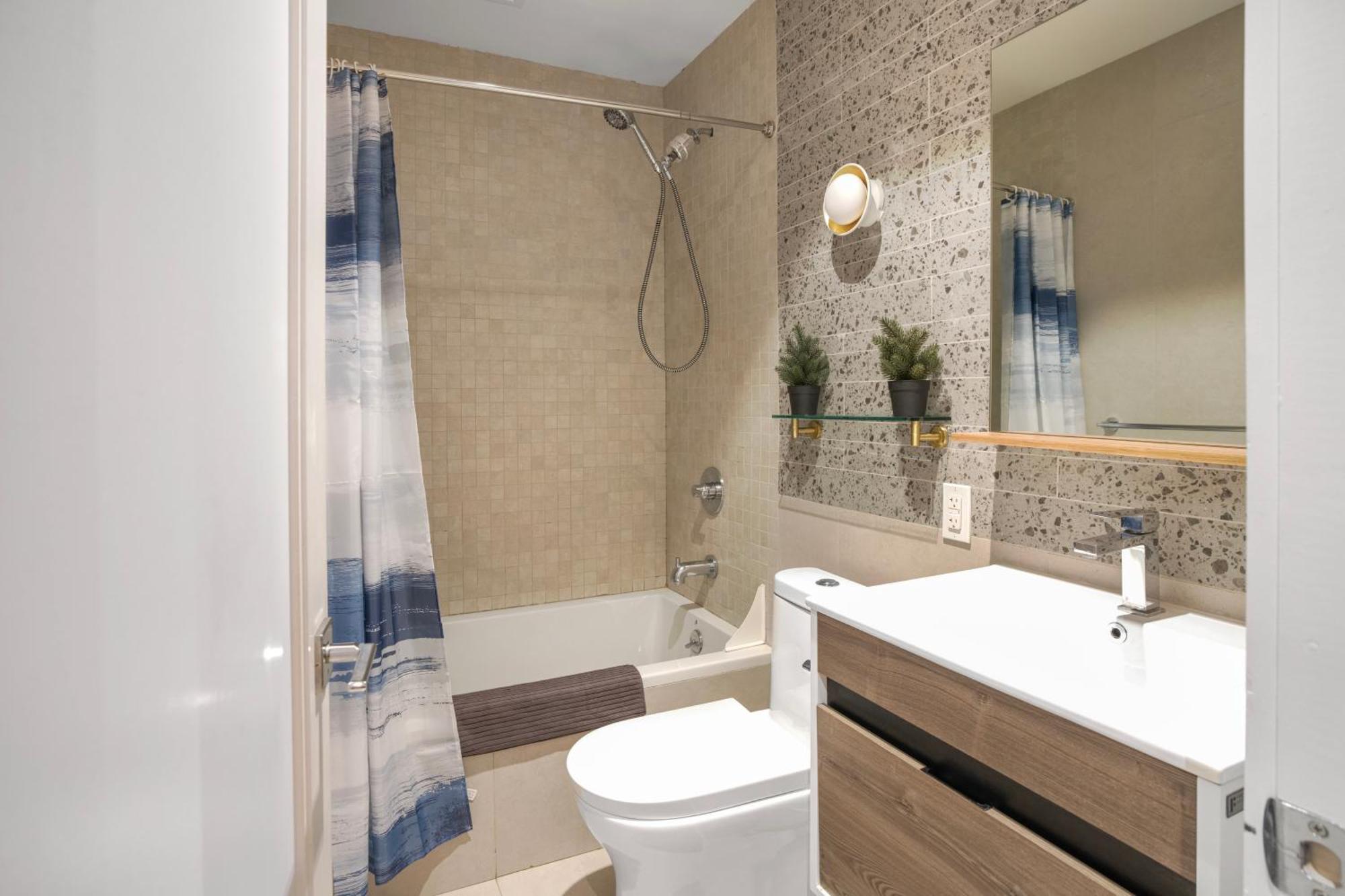 Comfortable 2bd Unit In Manhattan Apartment