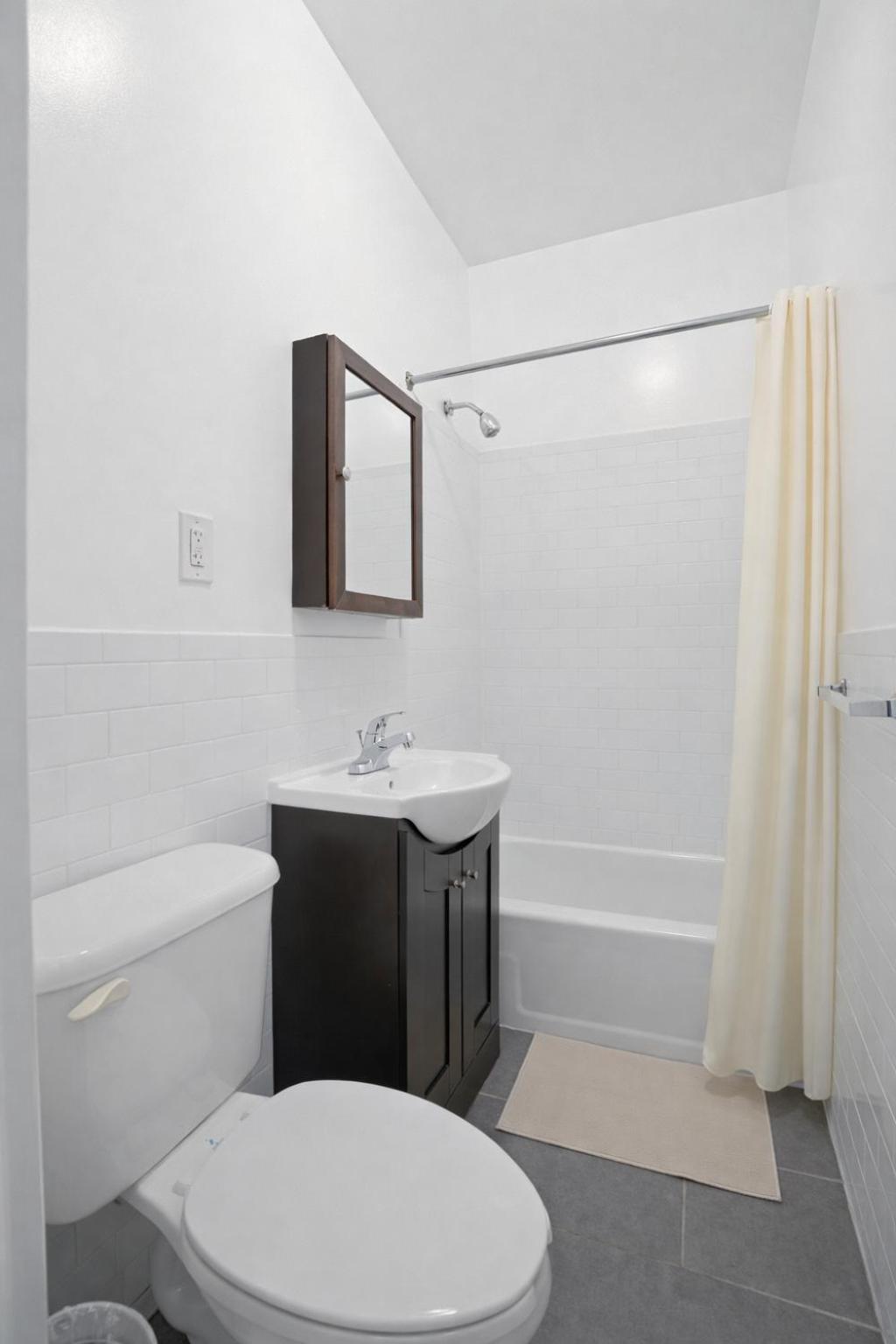 3 Bd Idyllic Haven Next To Park New York