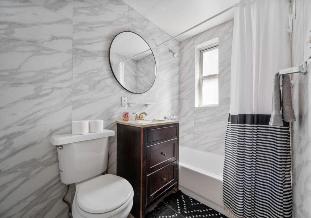 Apartment Three Bedroom In Midtown West , June To Aug 90 Days Required