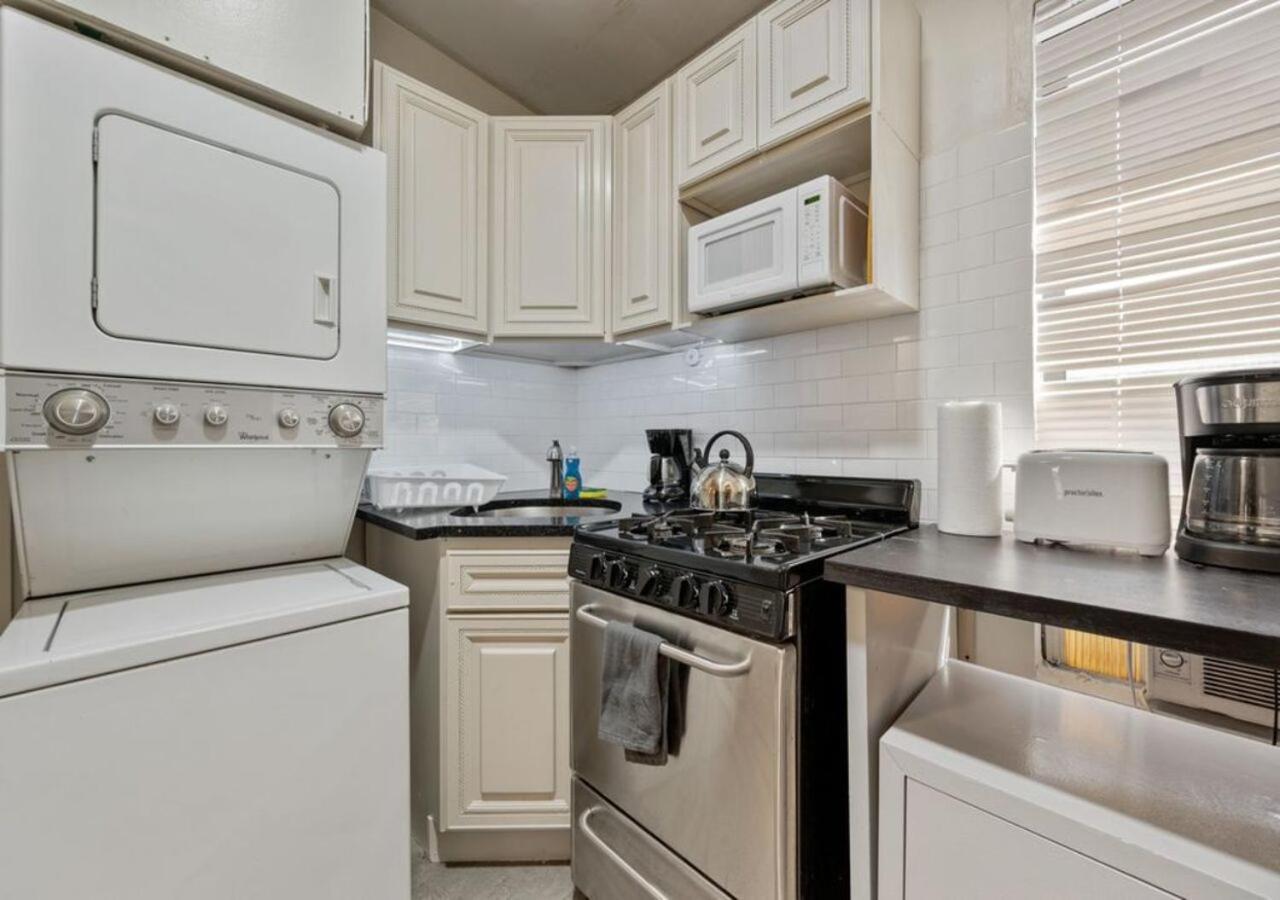 Three Bedroom In Midtown West , June To Aug 90 Days Required Apartment New York