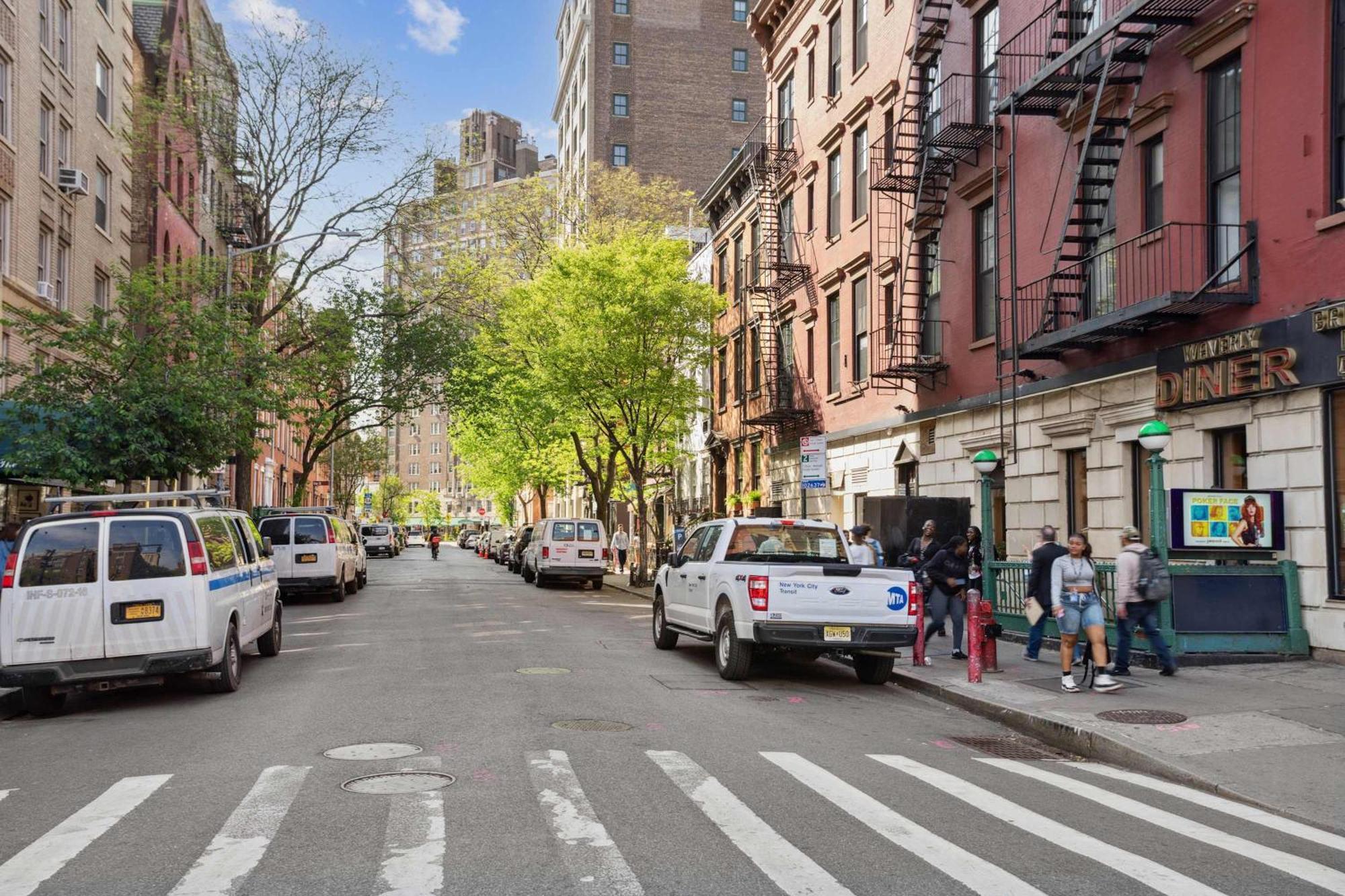 Chic 3br 2ba West Village With Private Oasis Apartment