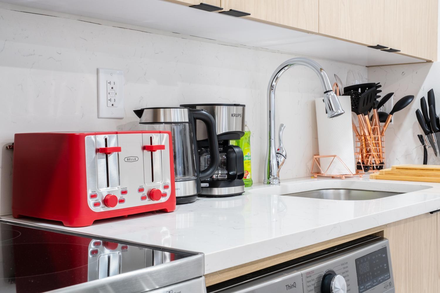 East Village Downtown Two-bedroom Condo-hotel Apartment *