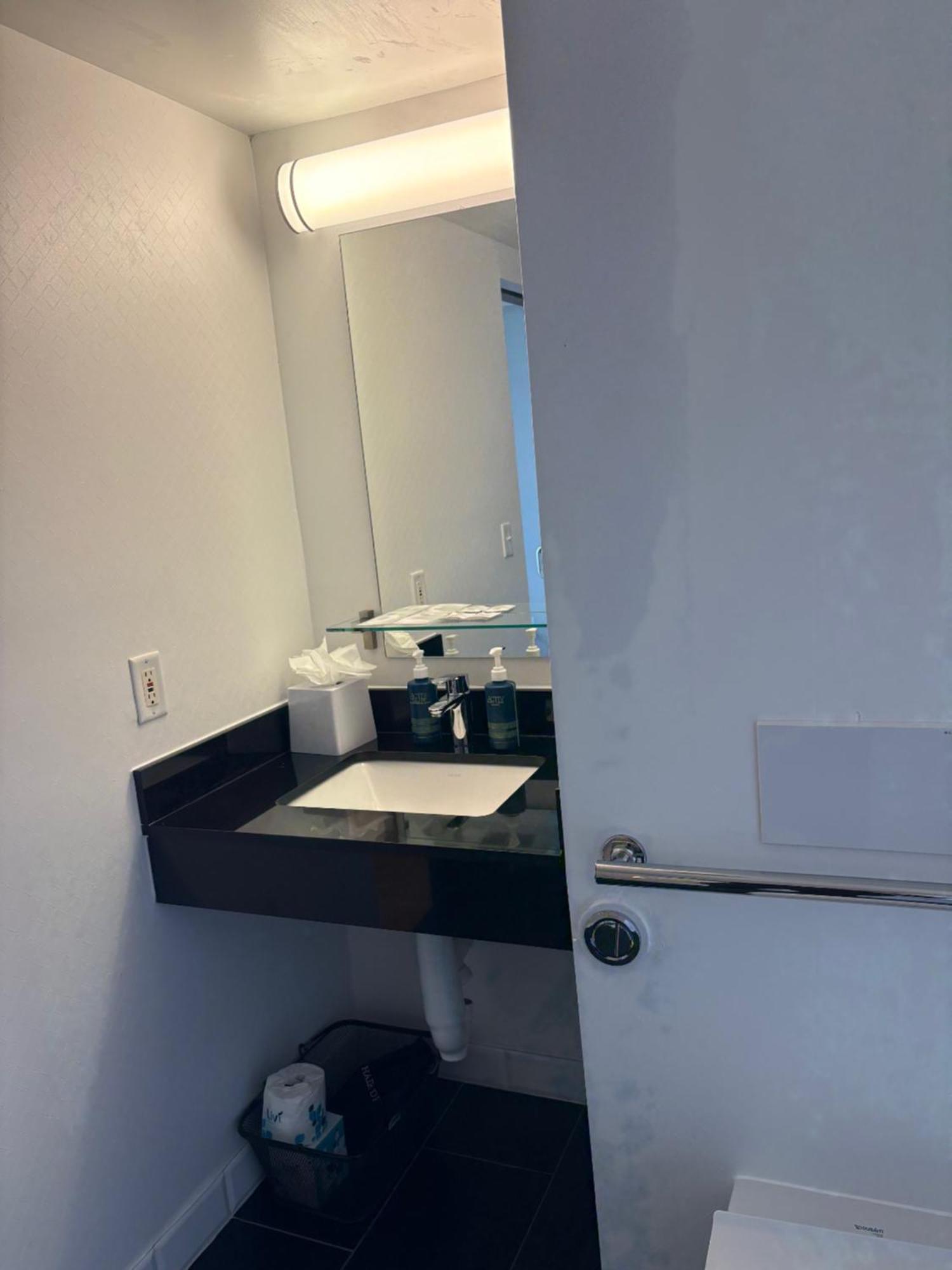 Four Points By Sheraton Manhattan Soho Village 3*