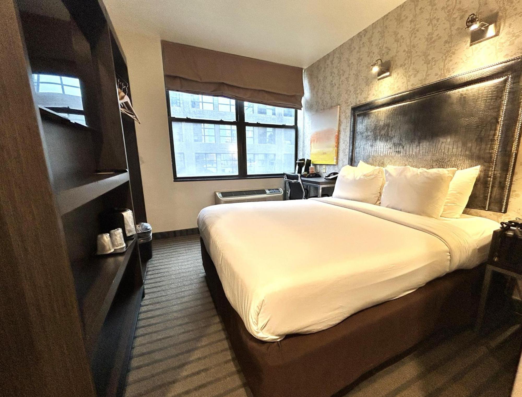 Times Square West Hotel, Bw Signature Collection Hotel 3*