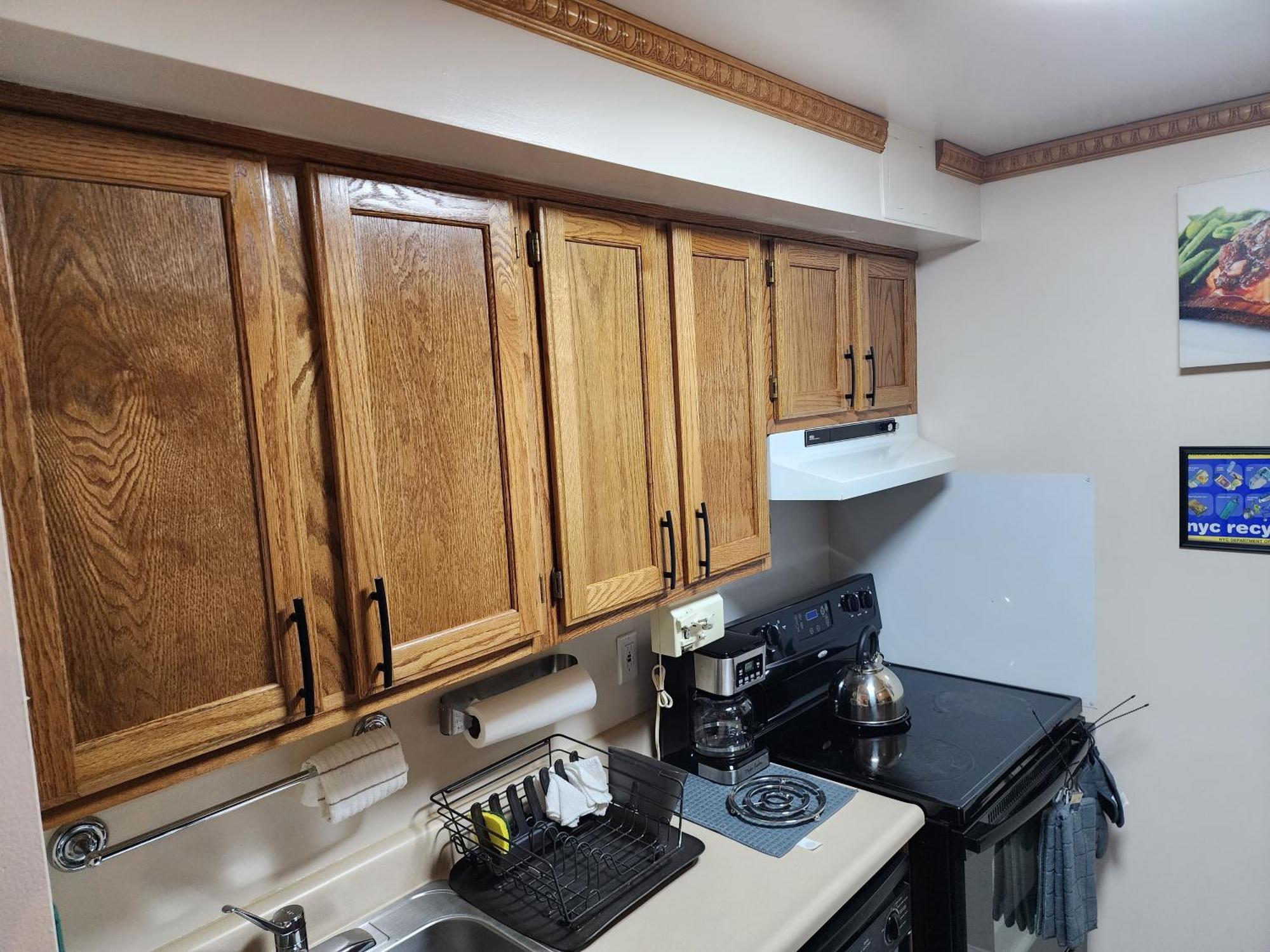 Two-bedroom Serviced Apartment: High-speed Wi-fi & Bi-monthly Housekeeping Apartment