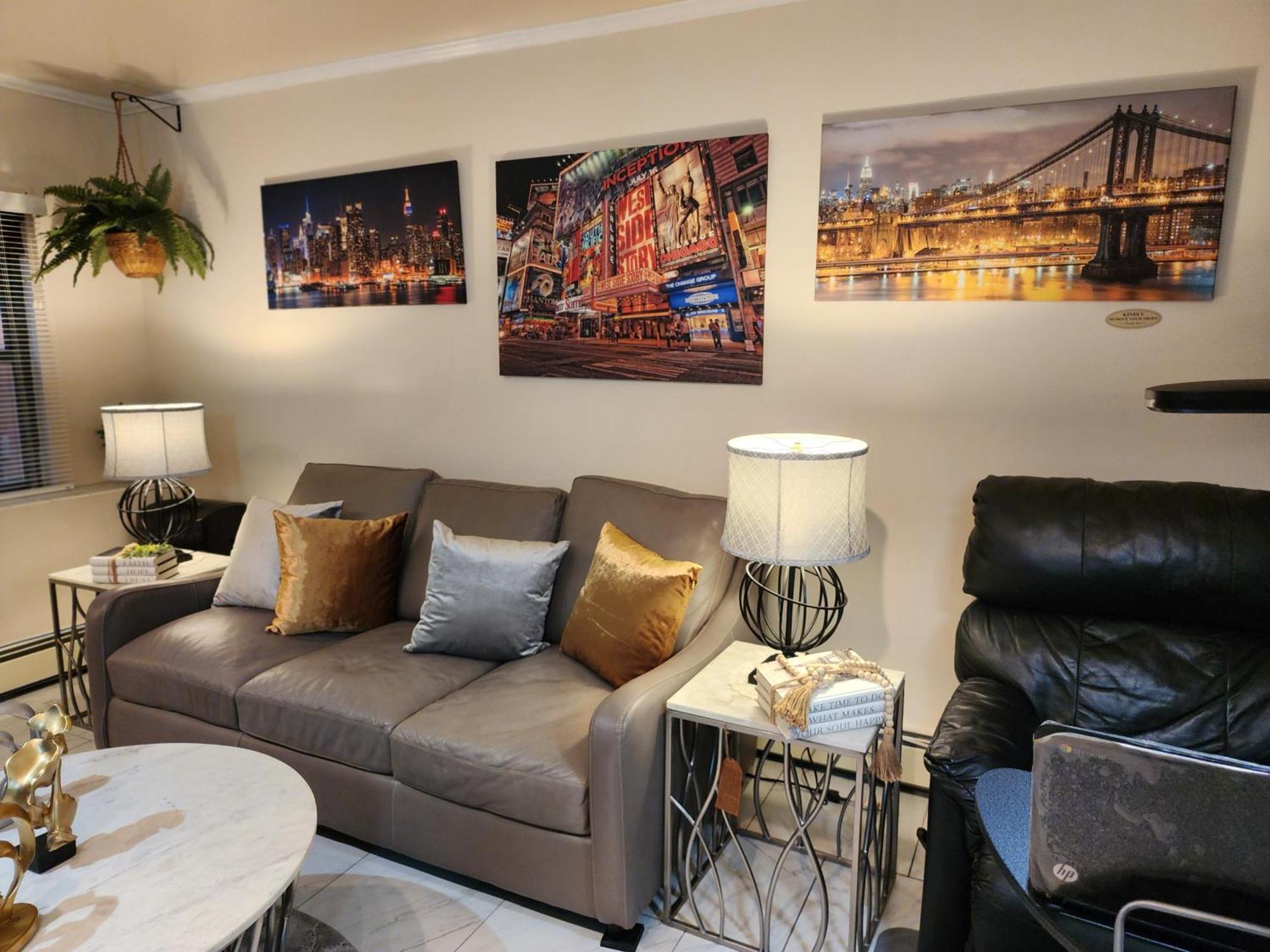 Two-bedroom Serviced Apartment: High-speed Wi-fi & Bi-monthly Housekeeping * New York