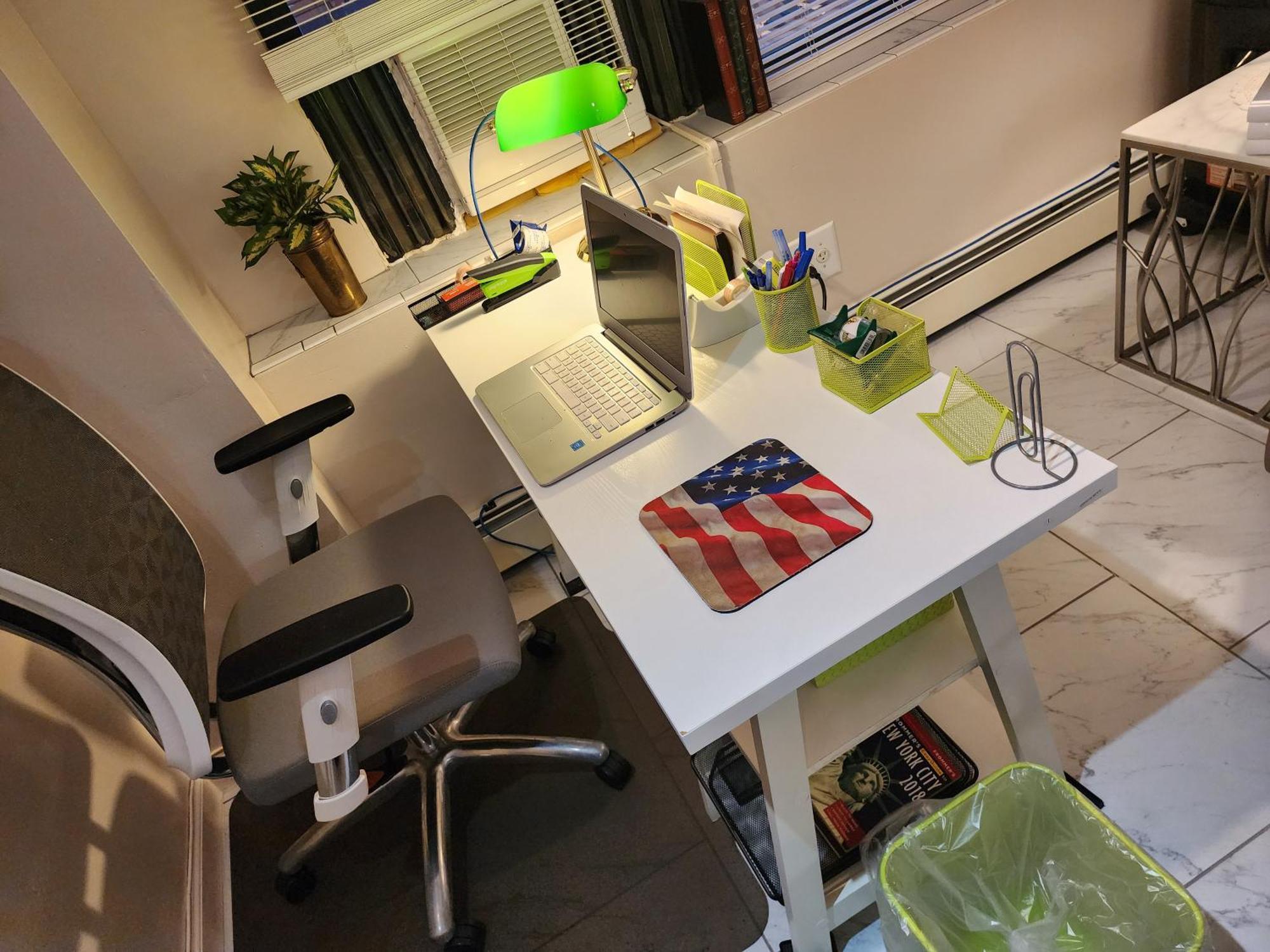 Two-bedroom Serviced Apartment: High-speed Wi-fi & Bi-monthly Housekeeping Apartment