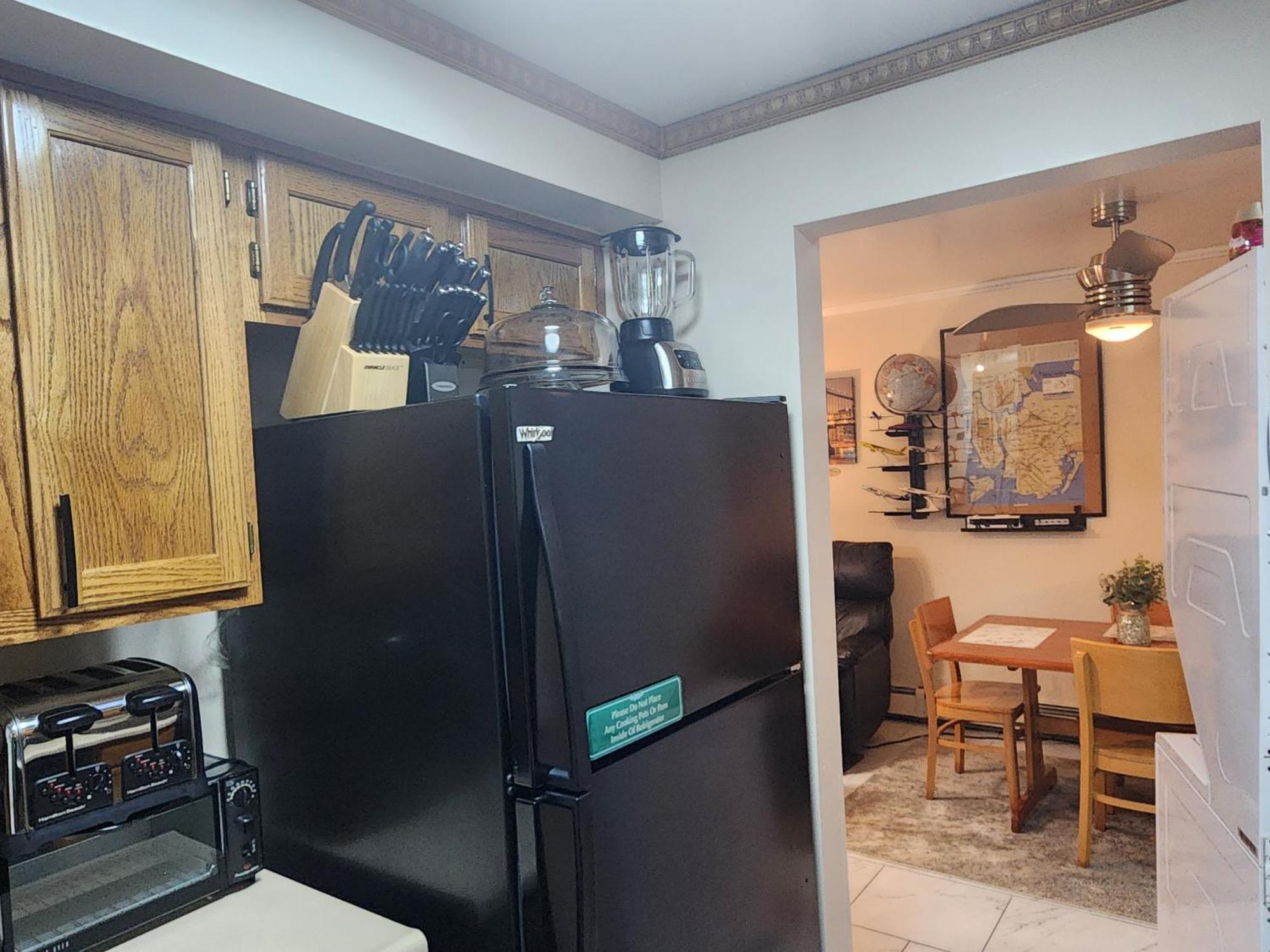 Apartment Two-bedroom Serviced Apartment: High-speed Wi-fi & Bi-monthly Housekeeping