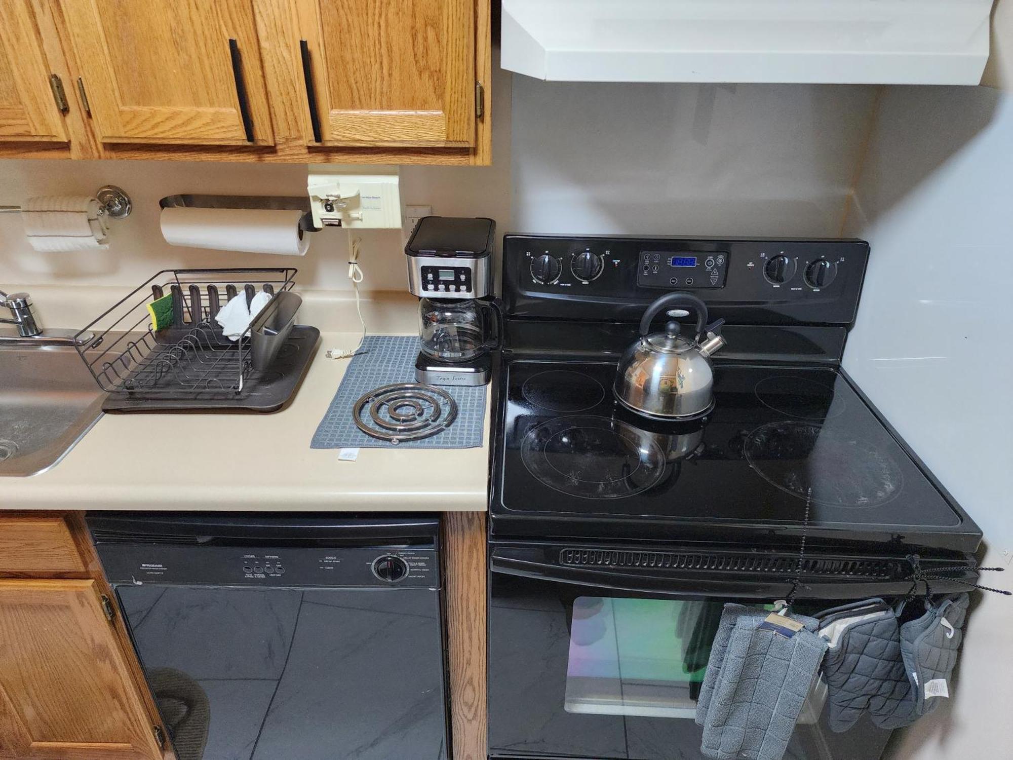 Two-bedroom Serviced Apartment: High-speed Wi-fi & Bi-monthly Housekeeping Apartment *