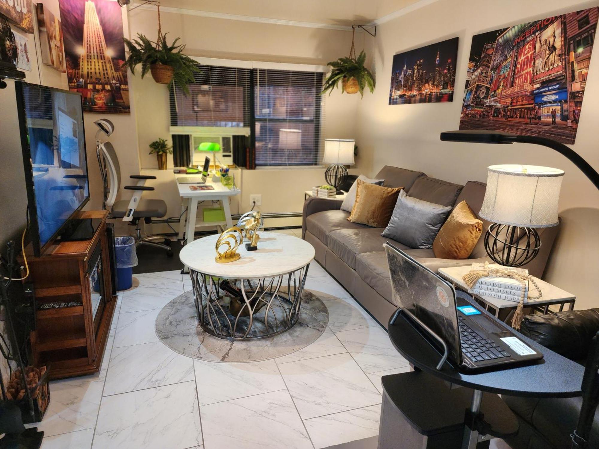 Two-bedroom Serviced Apartment: High-speed Wi-fi & Bi-monthly Housekeeping *