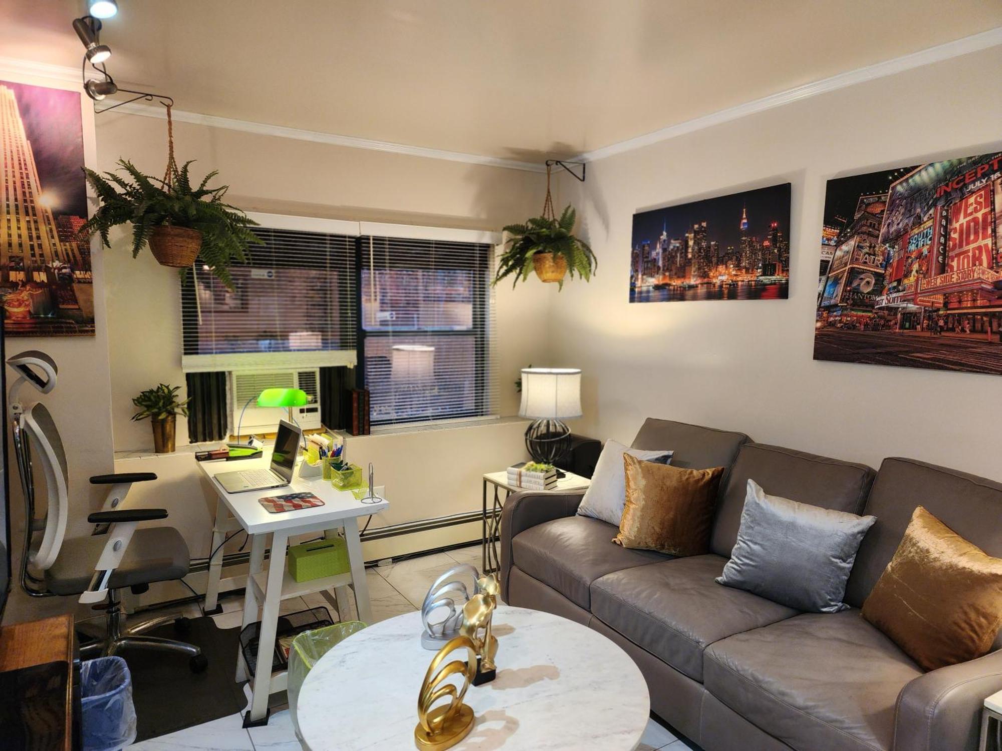 Apartment Two-bedroom Serviced Apartment: High-speed Wi-fi & Bi-monthly Housekeeping