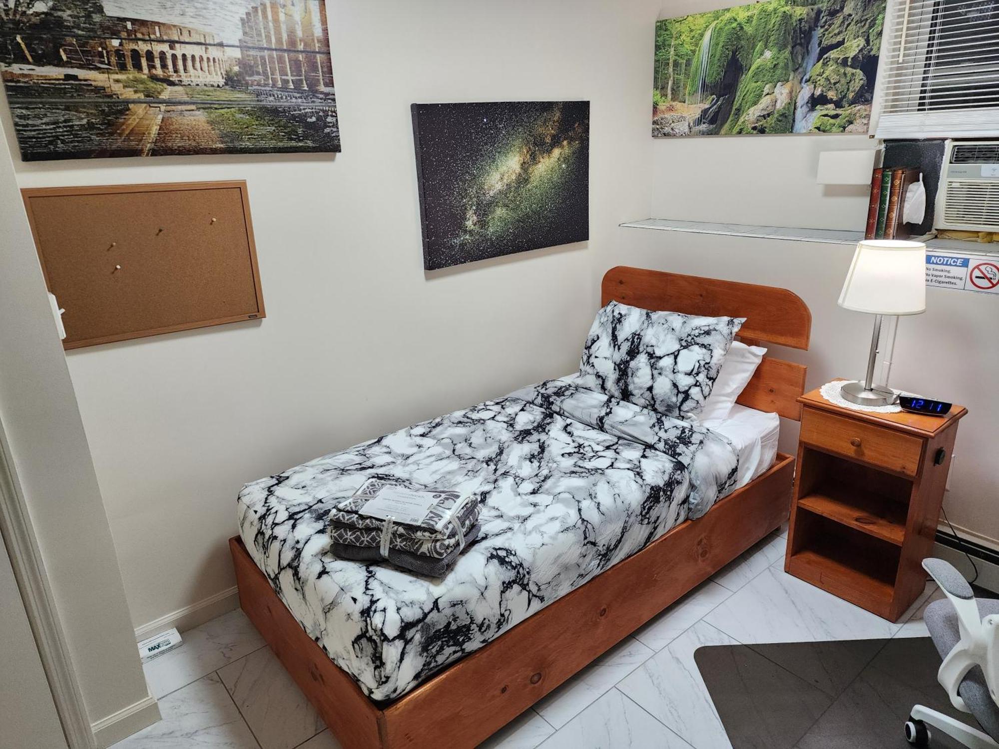 Apartment Two-bedroom Serviced Apartment: High-speed Wi-fi & Bi-monthly Housekeeping