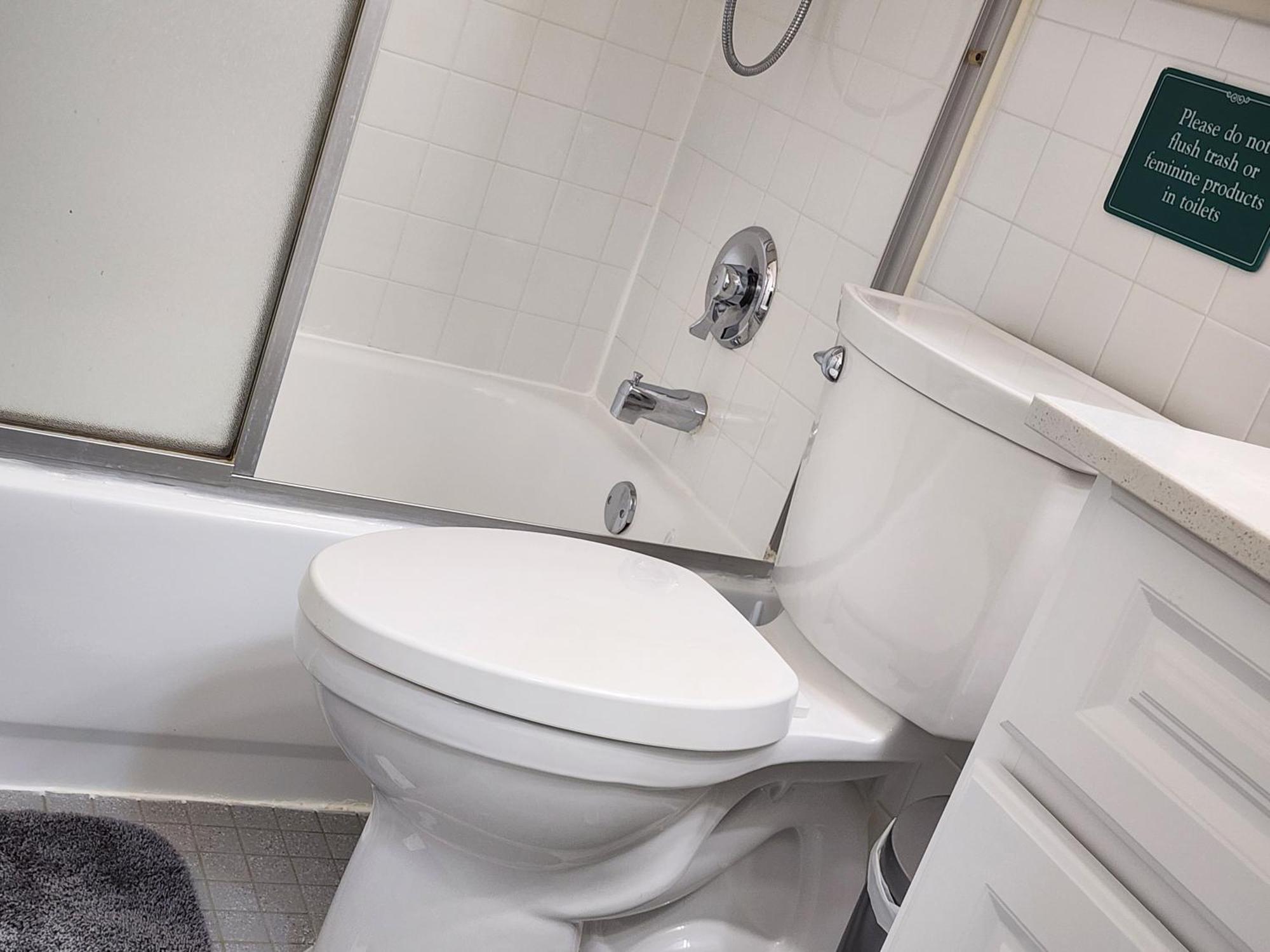 Two-bedroom Serviced Apartment: High-speed Wi-fi & Bi-monthly Housekeeping Apartment *