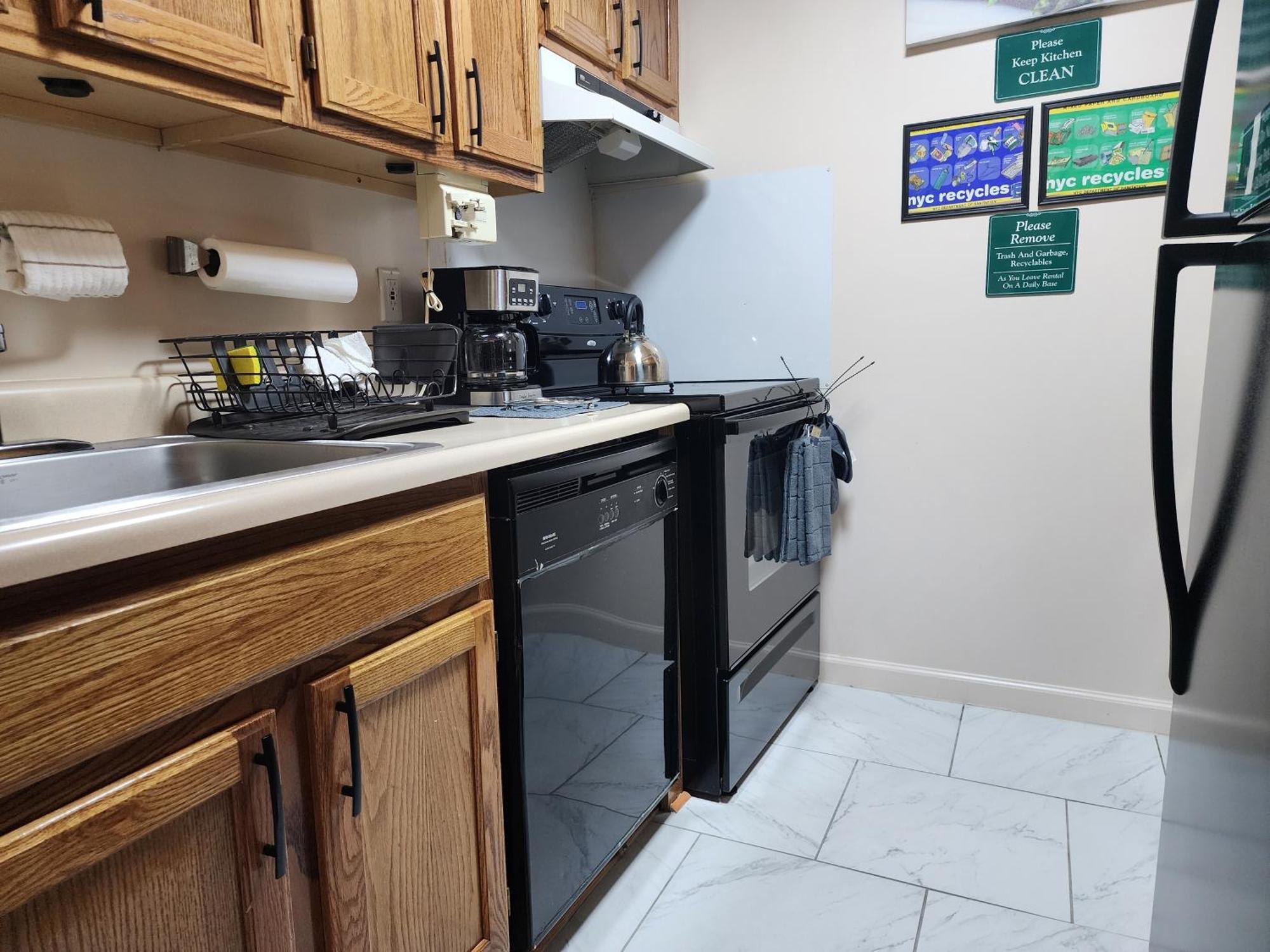 Apartment Two-bedroom Serviced Apartment: High-speed Wi-fi & Bi-monthly Housekeeping New York