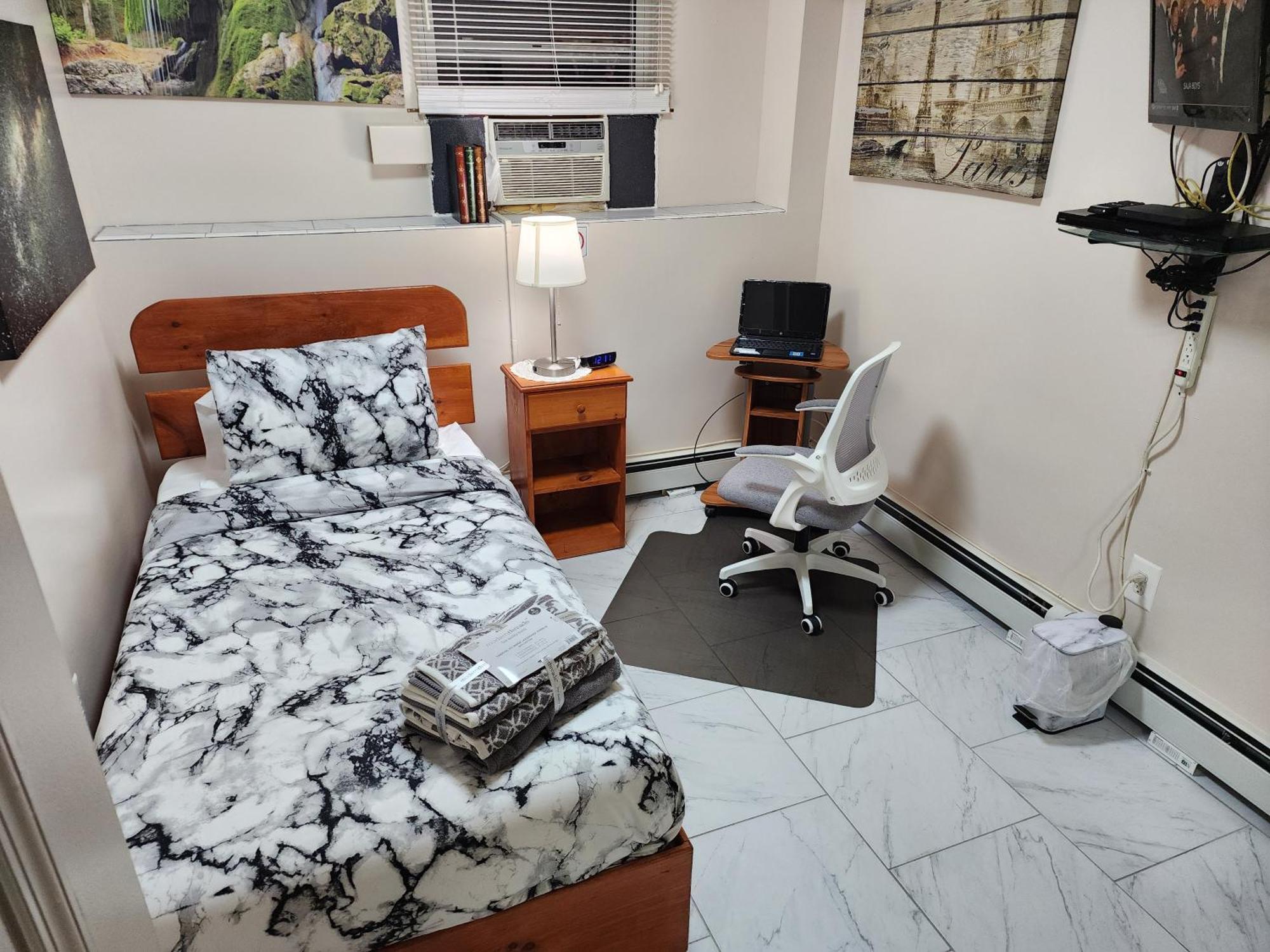 Two-bedroom Serviced Apartment: High-speed Wi-fi & Bi-monthly Housekeeping Apartment