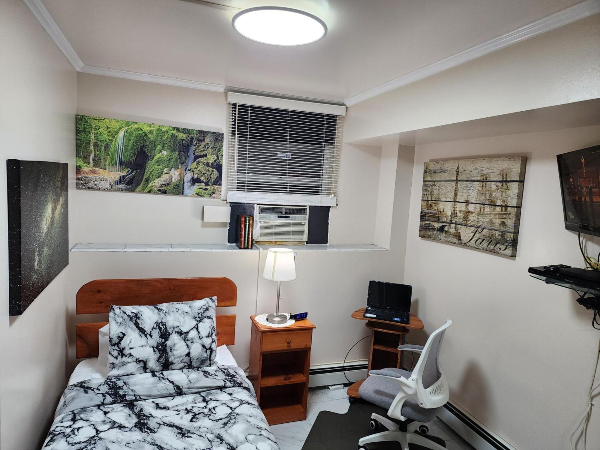 Apartment Two-bedroom Serviced Apartment: High-speed Wi-fi & Bi-monthly Housekeeping *