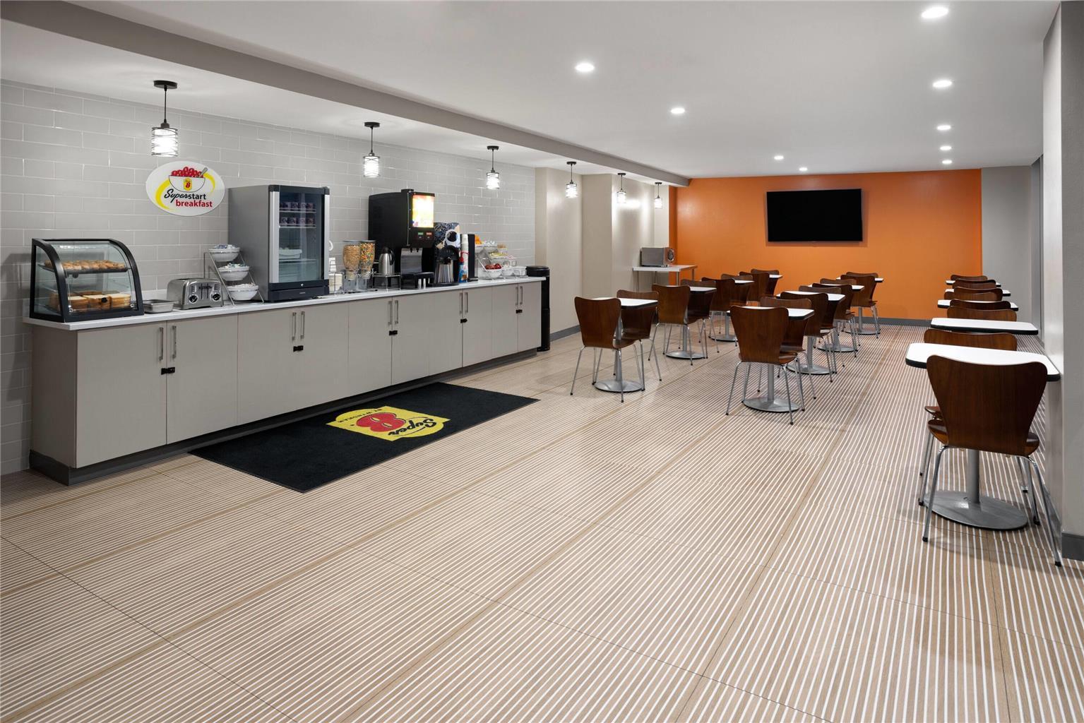 Hotel Super 8 By Wyndham Bronx Near Stadium