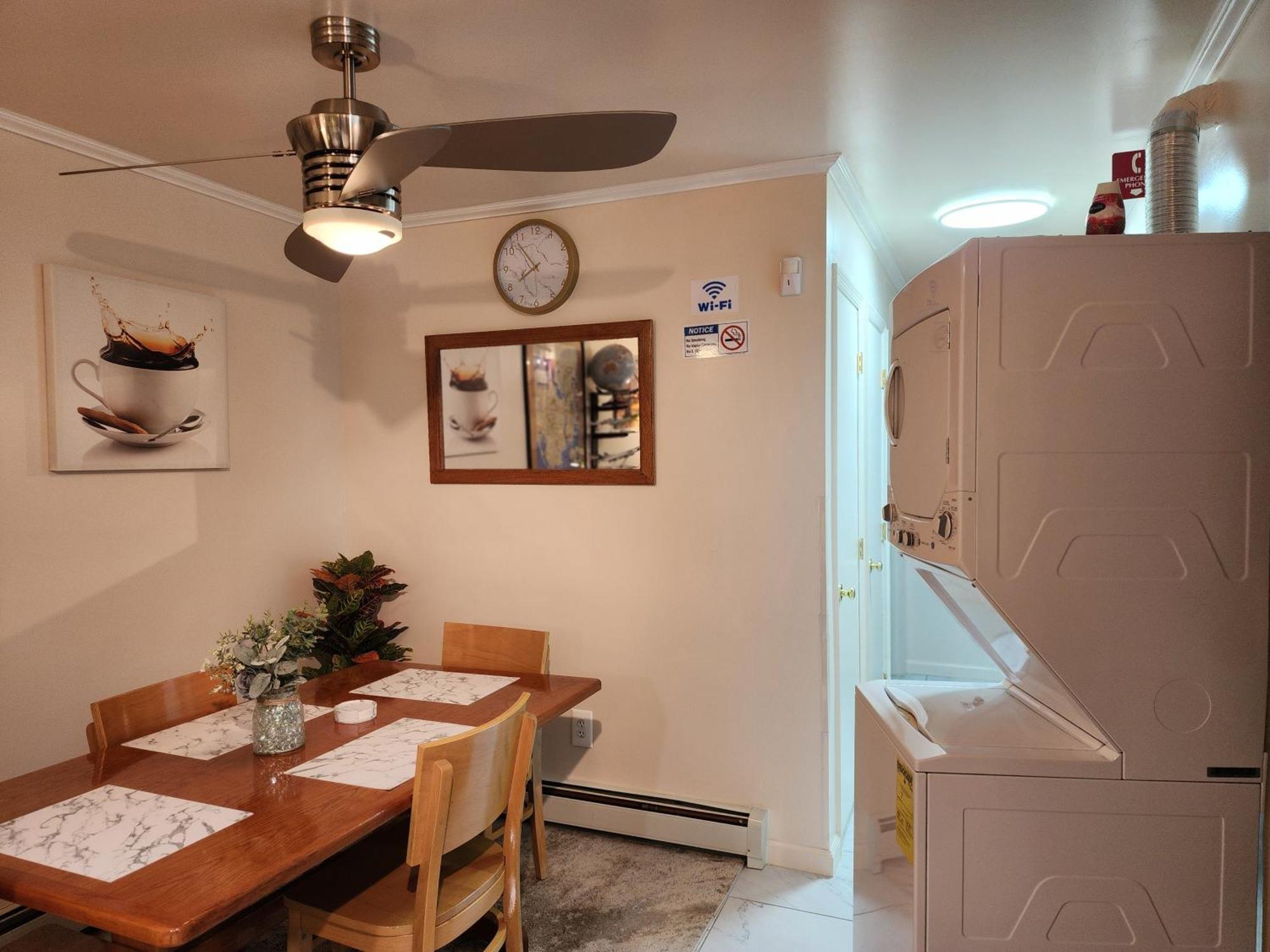 Booking.com Exxlusive: Fully Furnished One Bedroom Entire With Full Size Bed. For One Person Or Couple, Soulmate Positive Friendship Apartment *