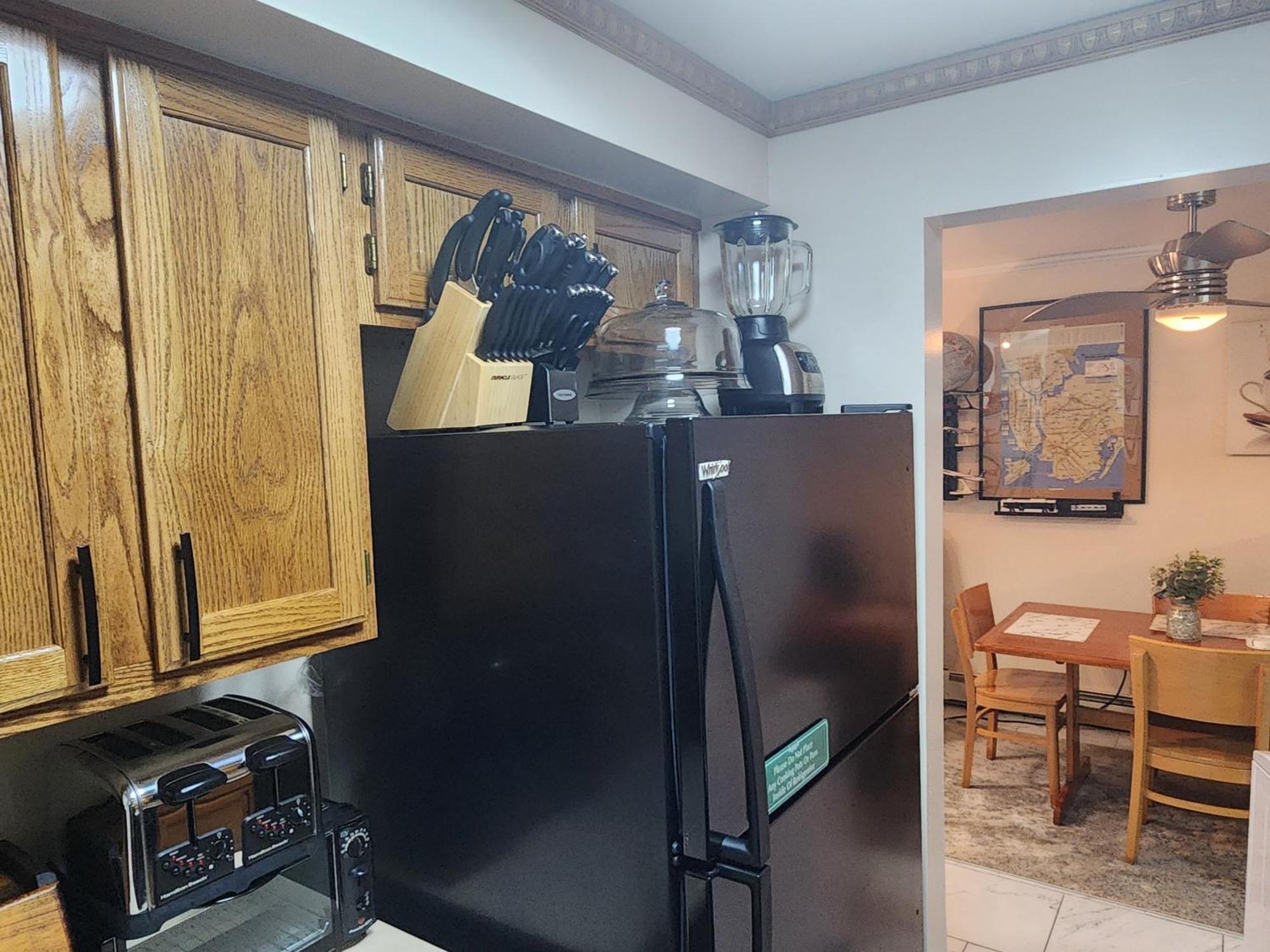 Apartment Booking.com Exxlusive: Fully Furnished One Bedroom Entire With Full Size Bed. For One Person Or Couple, Soulmate Positive Friendship