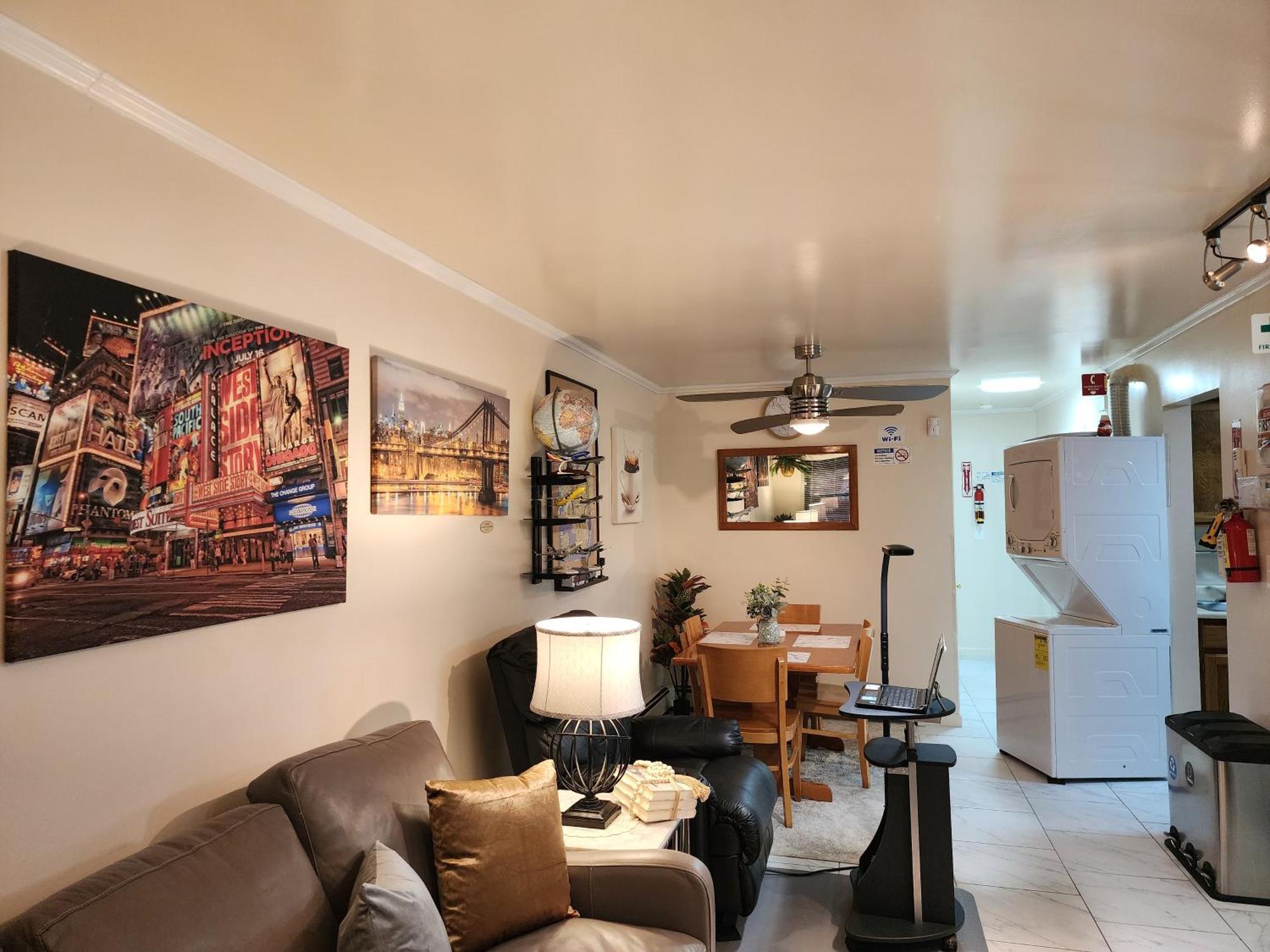 Booking.com Exxlusive: Fully Furnished One Bedroom Entire With Full Size Bed. For One Person Or Couple, Soulmate Positive Friendship Apartment