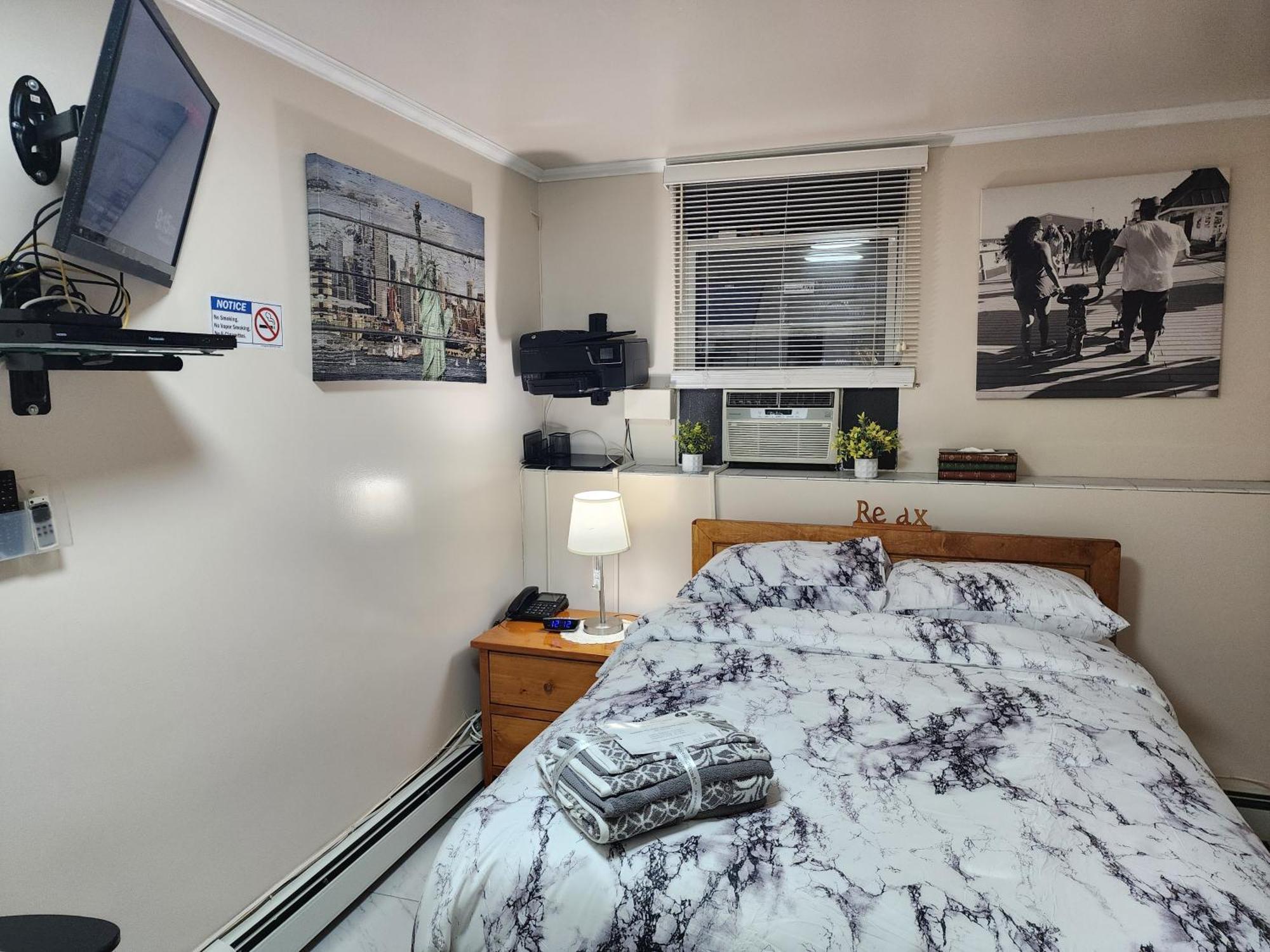 Booking.com Exxlusive: Fully Furnished One Bedroom Entire With Full Size Bed. For One Person Or Couple, Soulmate Positive Friendship Apartment New York