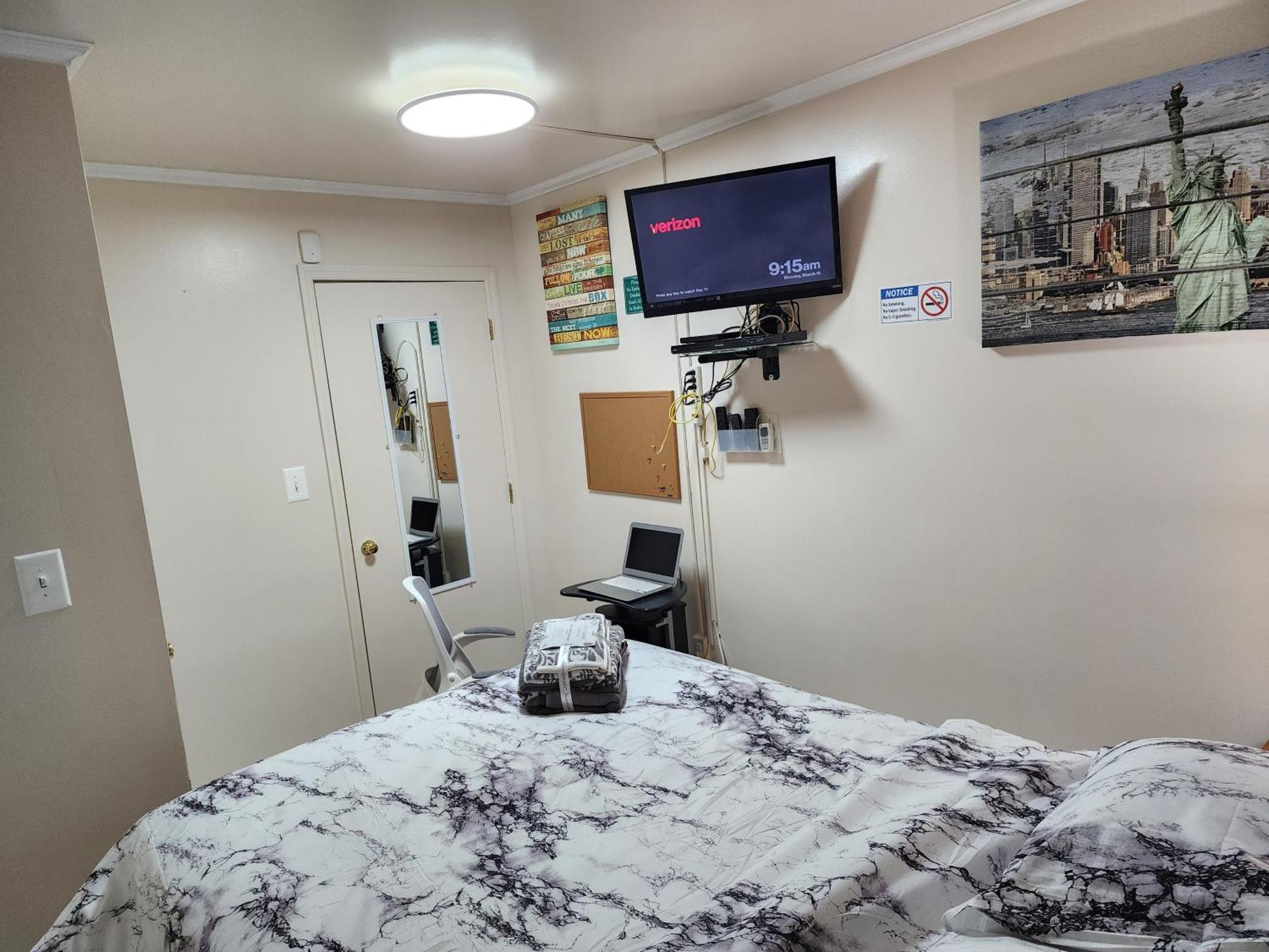 Booking.com Exxlusive: Fully Furnished One Bedroom Entire With Full Size Bed. For One Person Or Couple, Soulmate Positive Friendship * New York