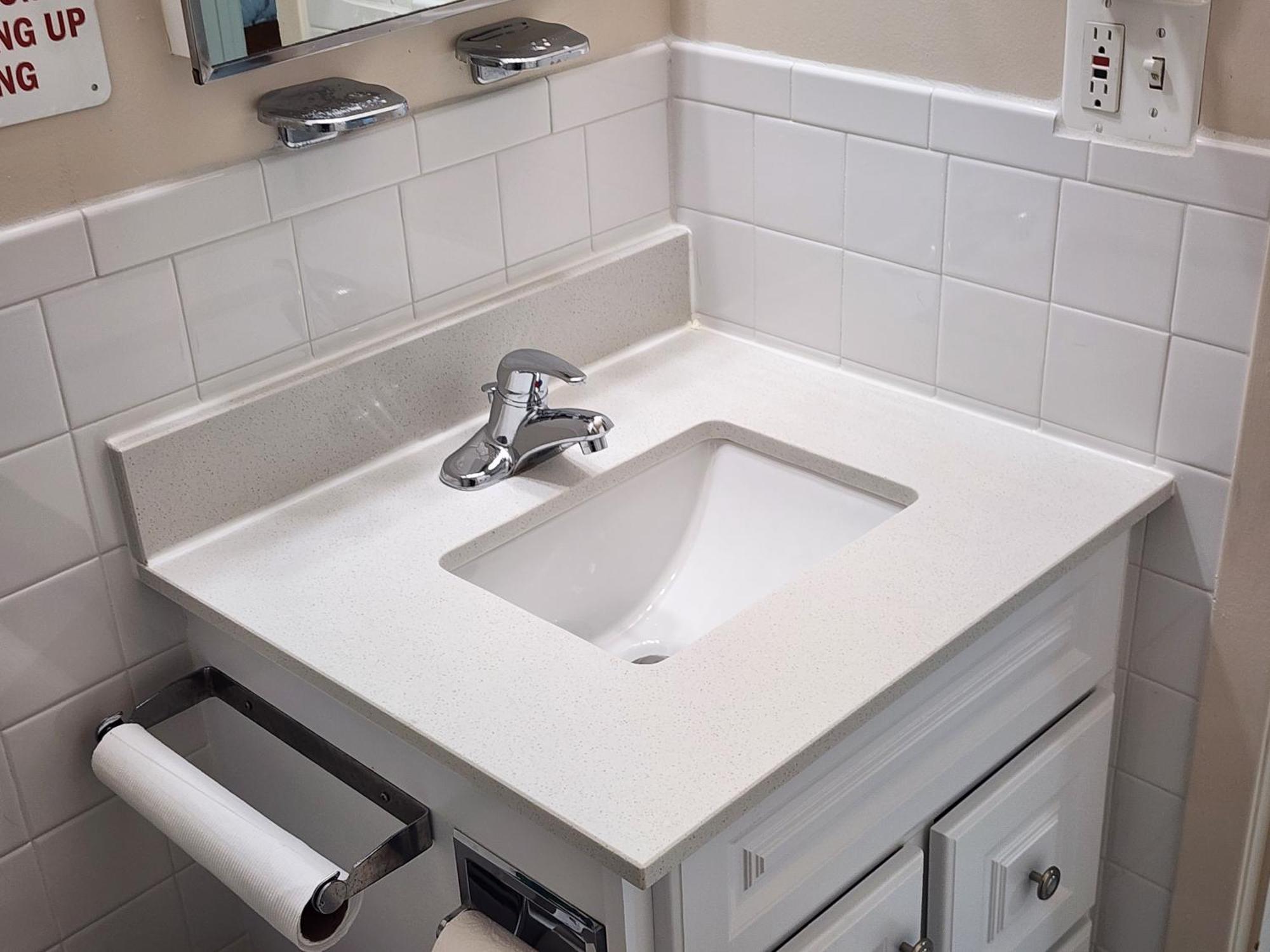 Booking.com Exxlusive: Fully Furnished One Bedroom Entire With Full Size Bed. For One Person Or Couple, Soulmate Positive Friendship Apartment New York