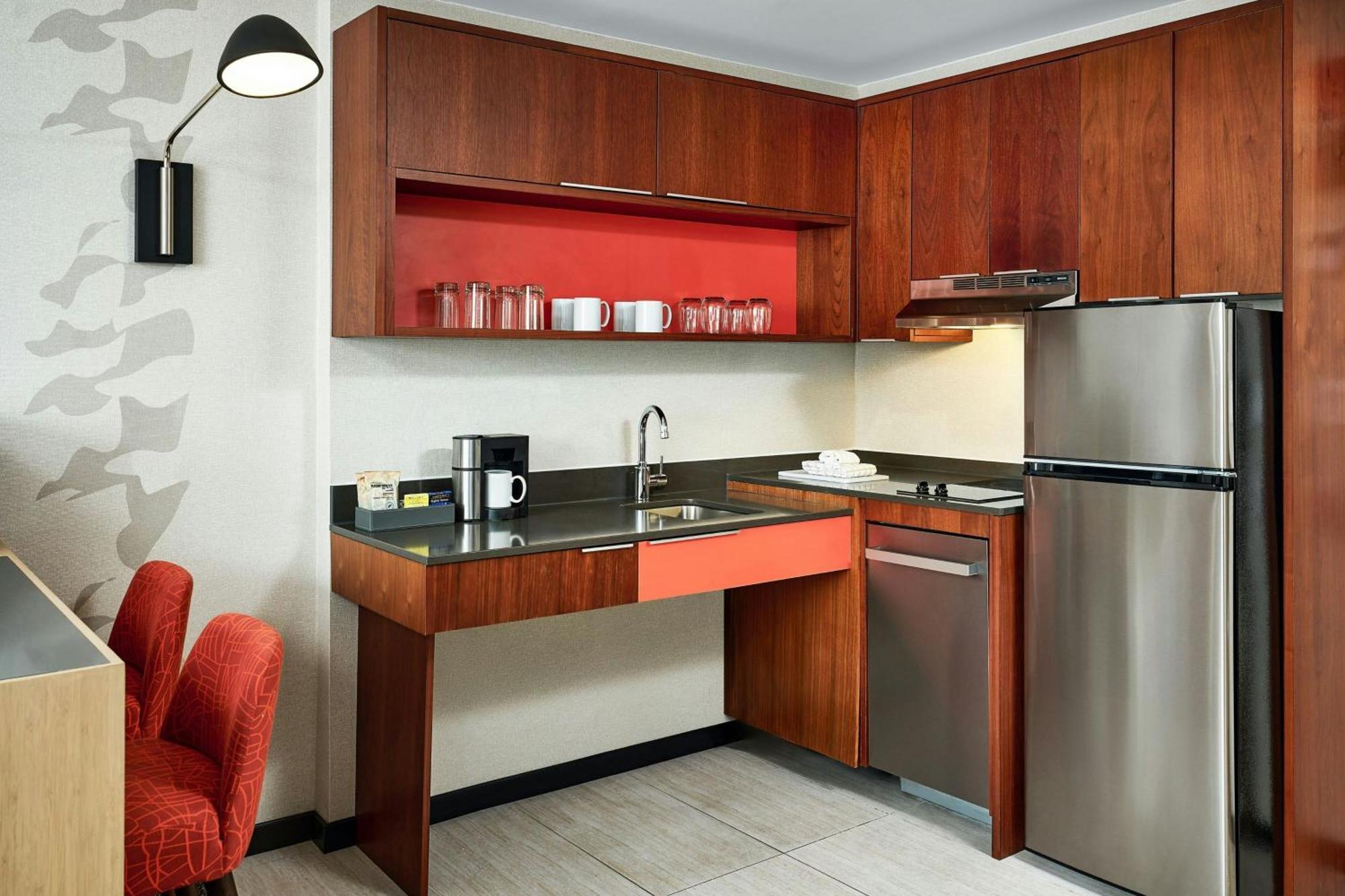 By Marriott Queens 3*