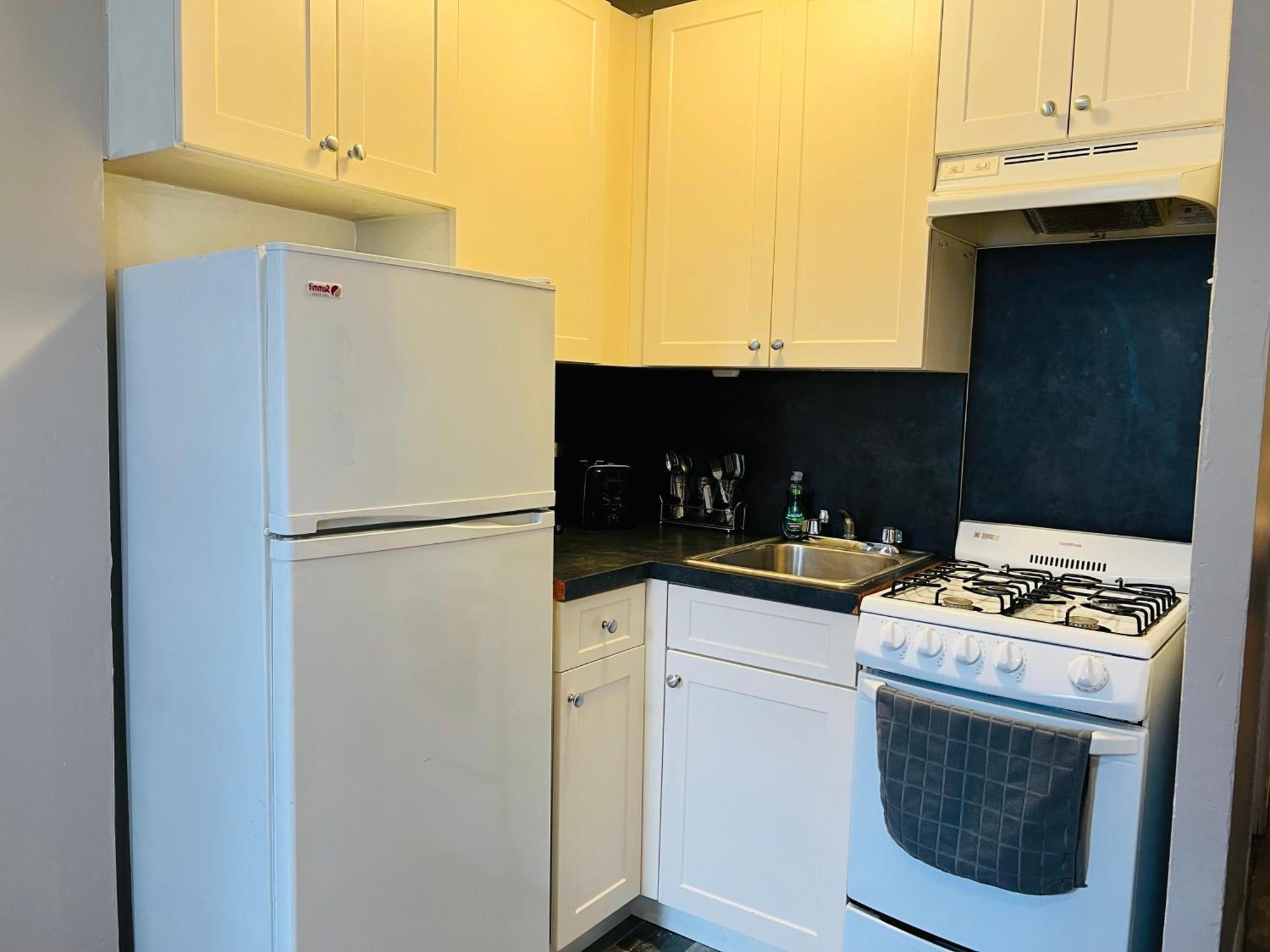 Midtown Manor Apartment *