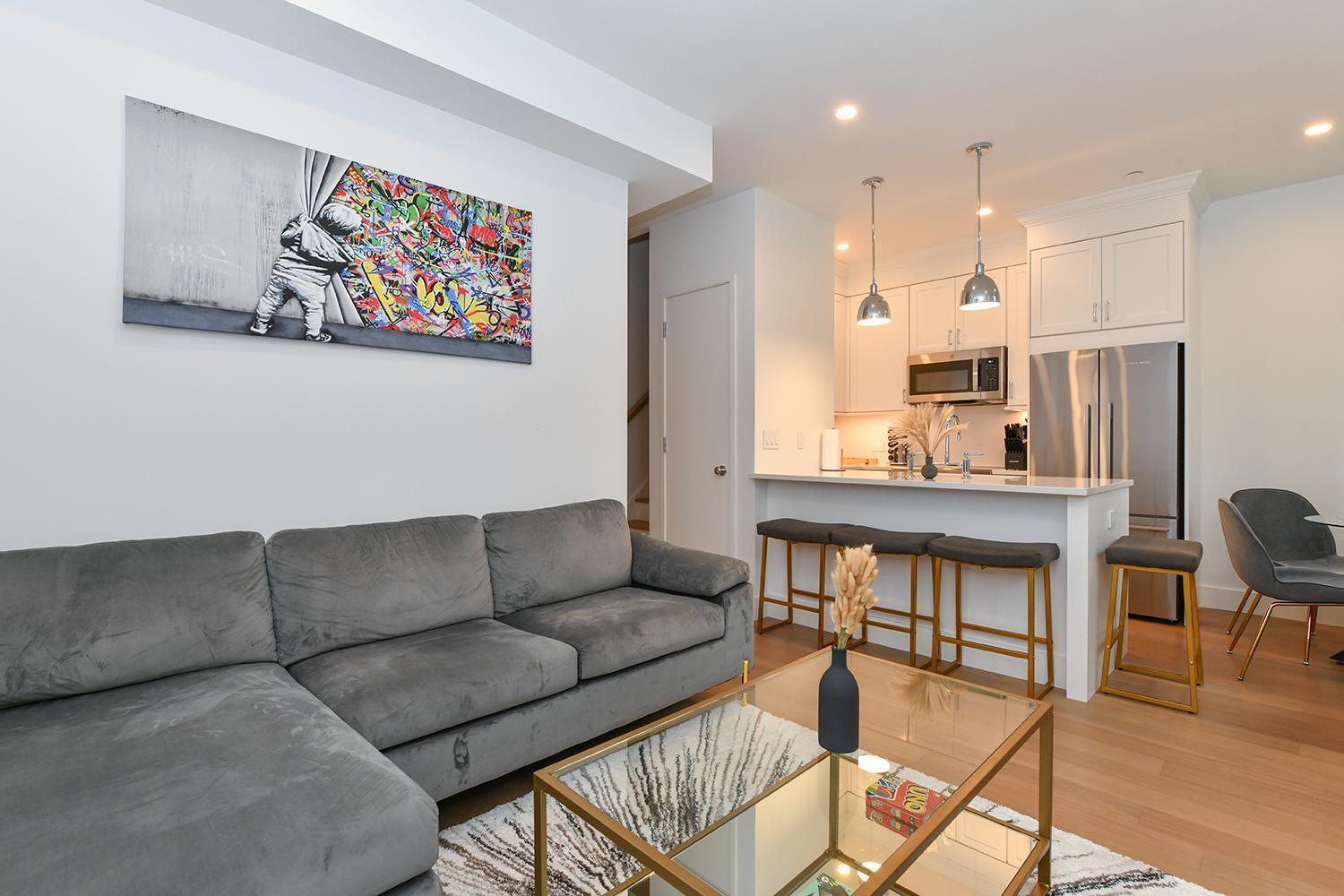 Sophisticated 3 Bedroom Duplex In The Heart Of Midtown Apartment *